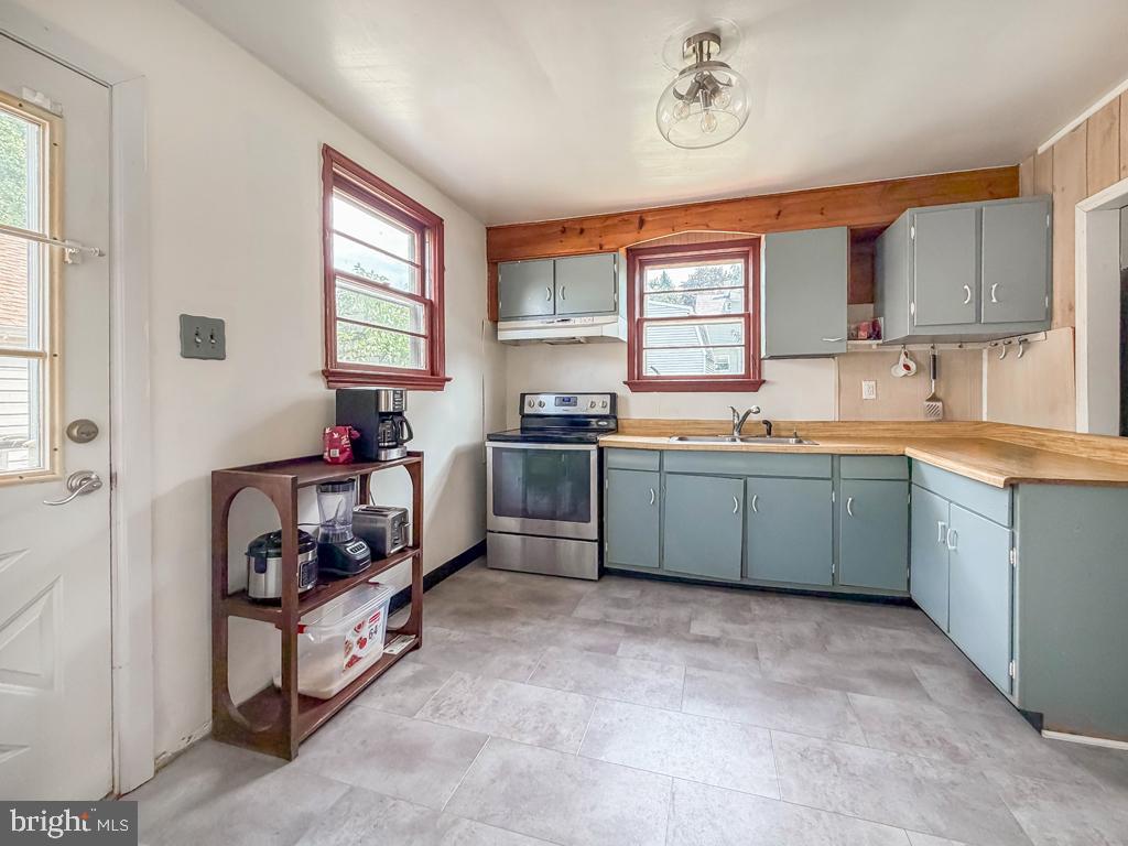 CEDAR HOLLOW - FEASTERVILLE - Residential