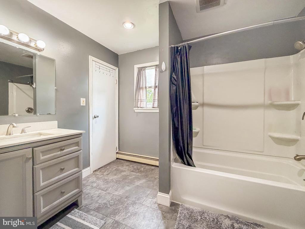 CEDAR HOLLOW - FEASTERVILLE - Residential