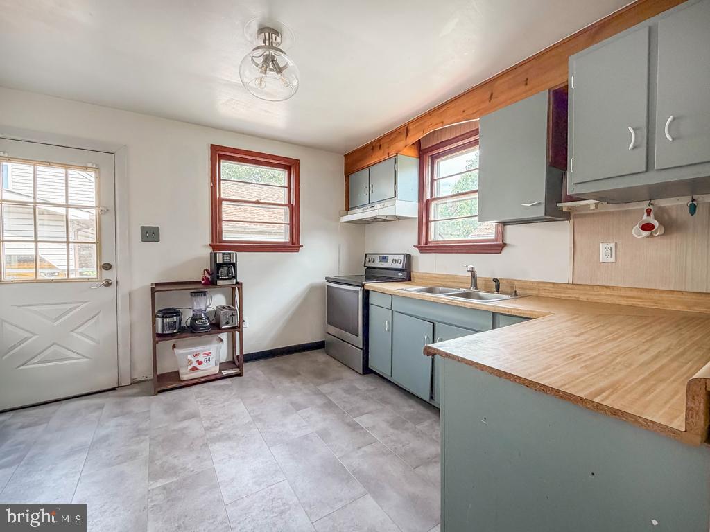 CEDAR HOLLOW - FEASTERVILLE - Residential