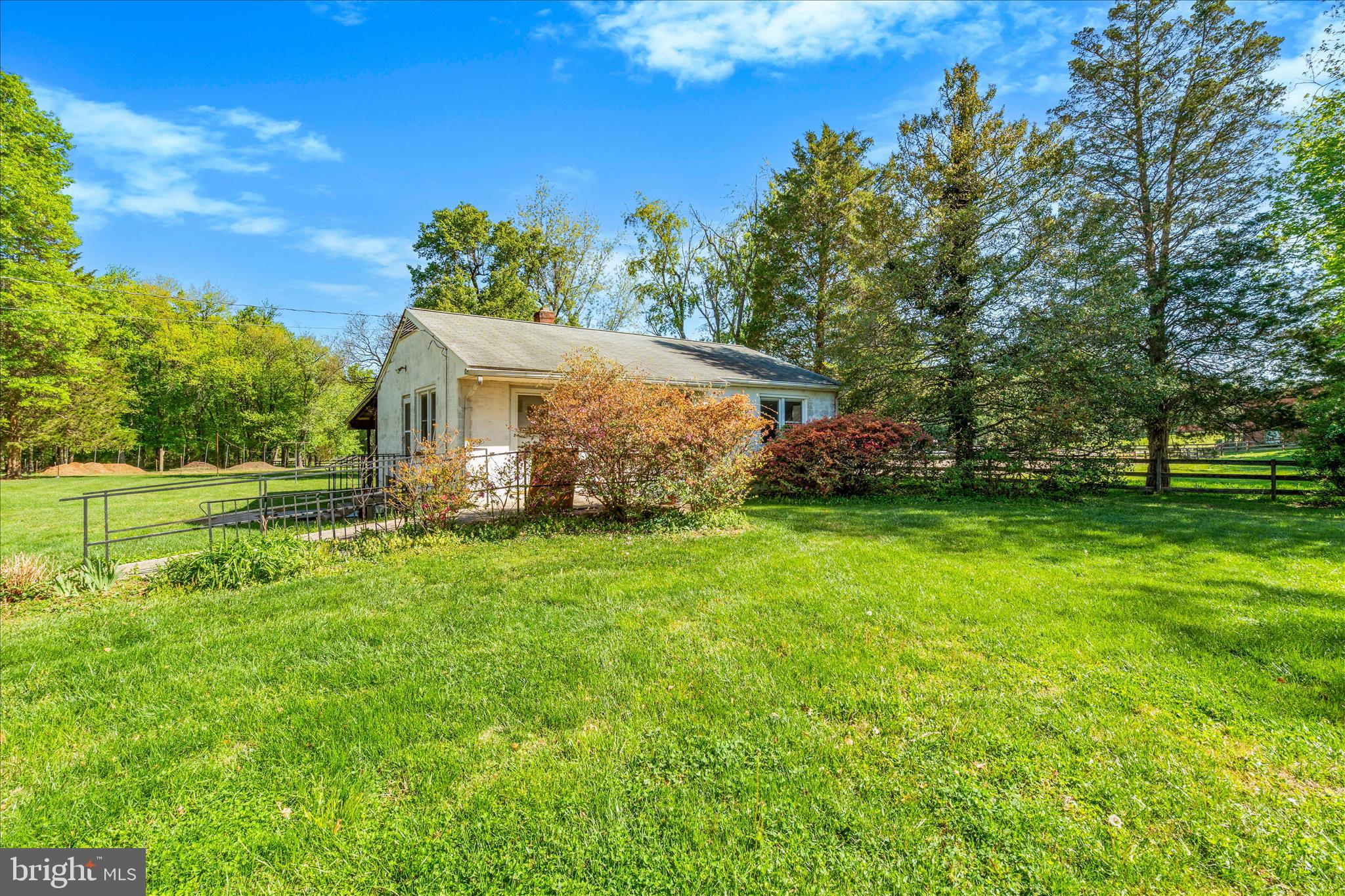 LAYTONSVILLE OUTSIDE - Residential