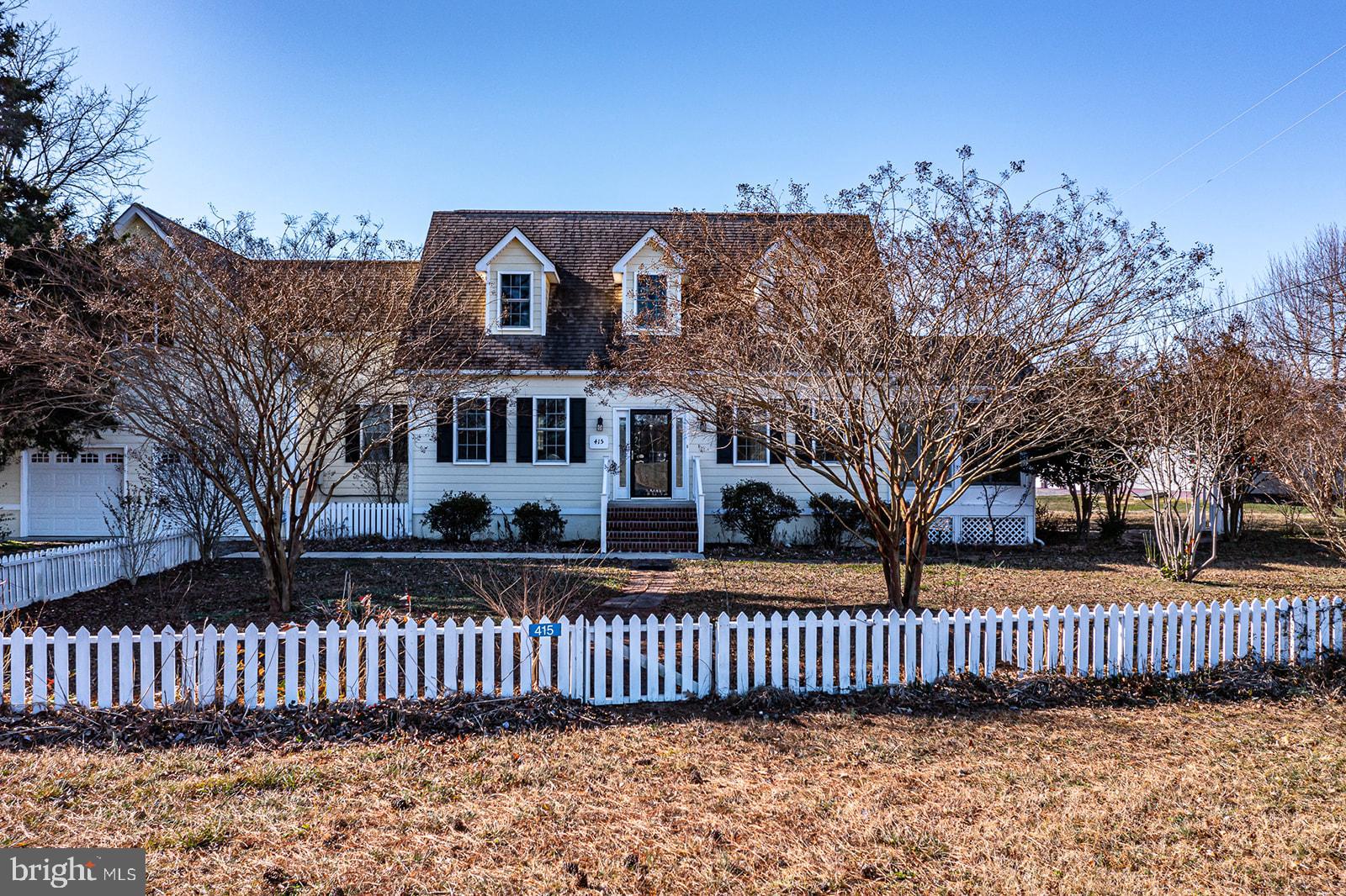 Welcome to Reedville! This beautiful 3 bedroom 2 & 1/2 bath Cape Cod was built in 2000. The downstairs has been freshly painted! Sit in the sunroom and enjoy the beautiful views of all the farmland and tranquil Northern Neck wildlife. Home has a very open floor plan and gorgeous floors. 2 car attached garage. Just a few minutes from some incredible restaurants and marinas! Homes in this price range don't last long so call for a showing today!