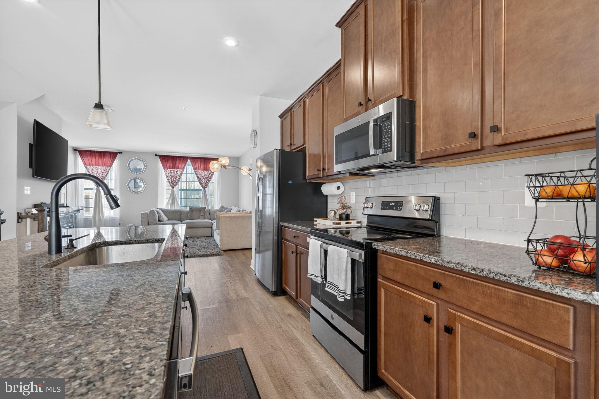 MONTGOMERY VILLAGE - Residential Lease