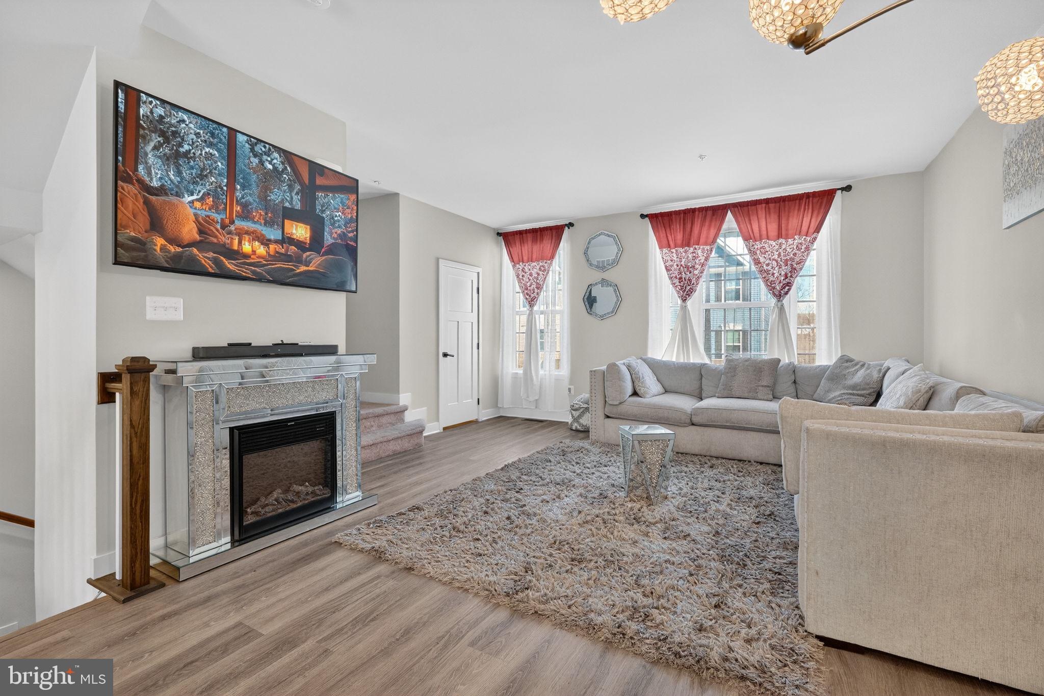 MONTGOMERY VILLAGE - Residential Lease