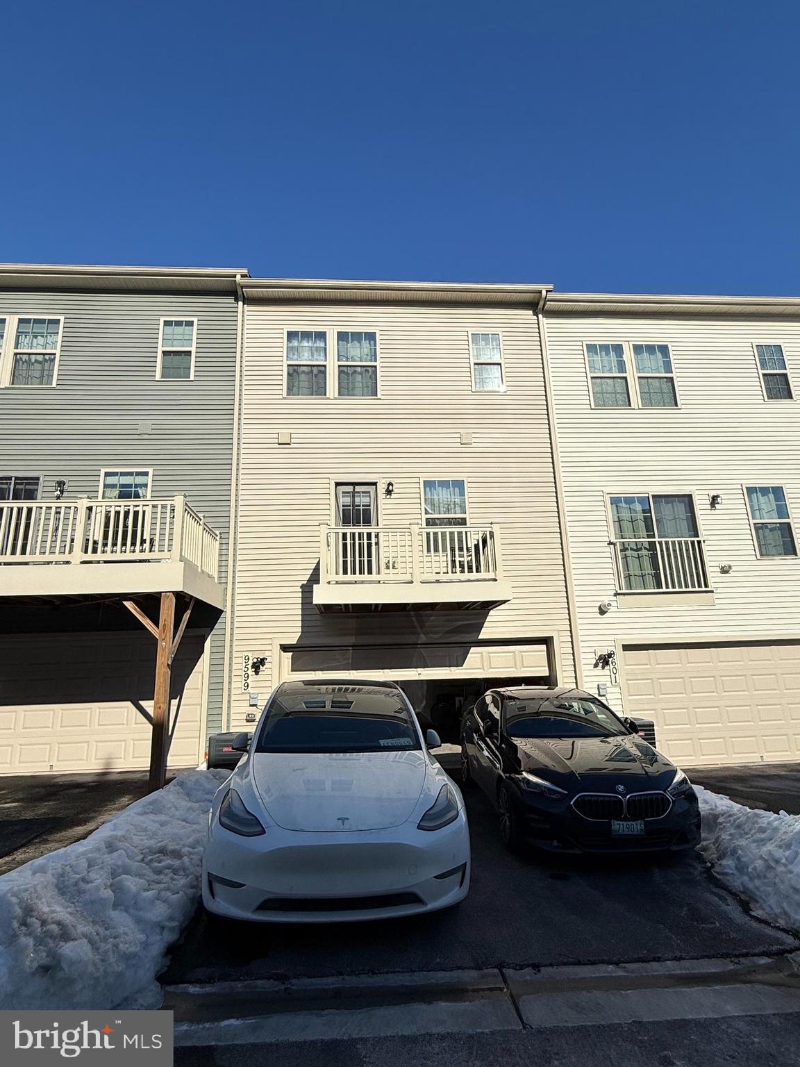 MONTGOMERY VILLAGE - Residential Lease