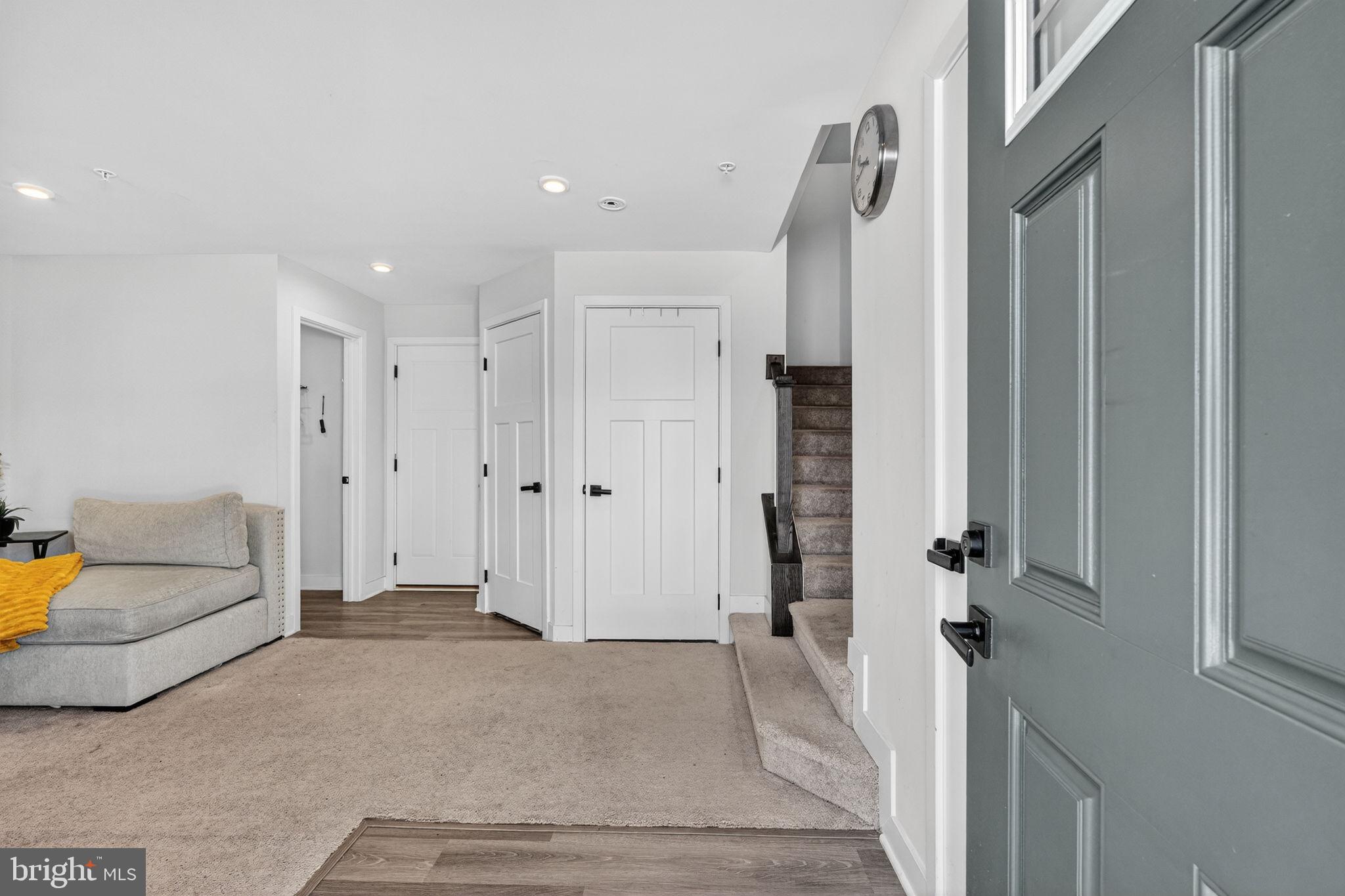 MONTGOMERY VILLAGE - Residential Lease