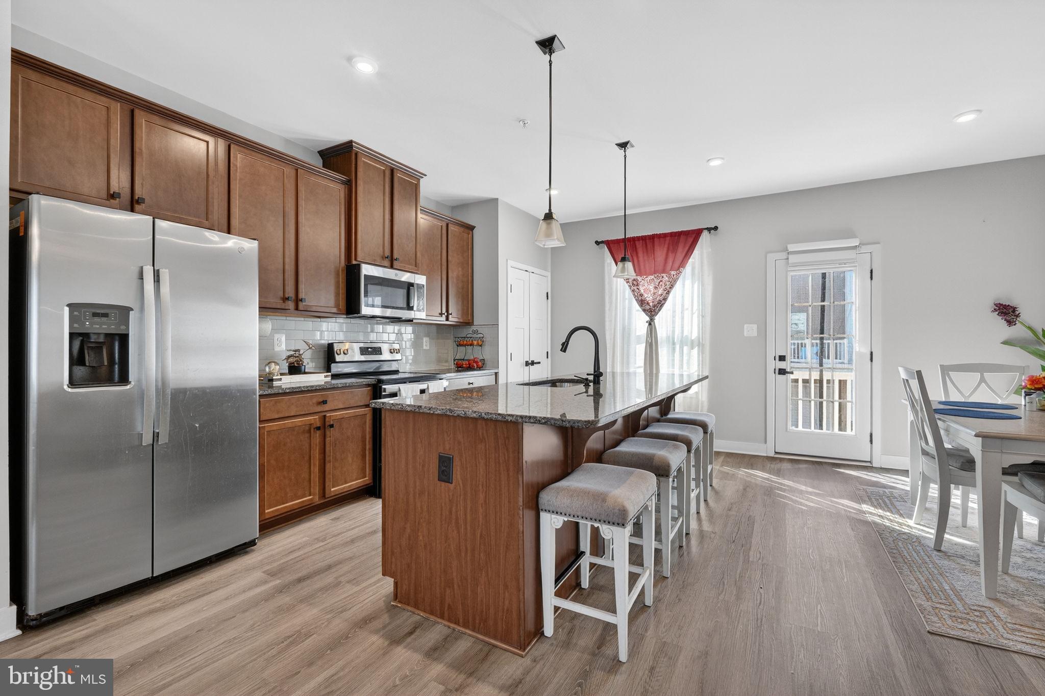 MONTGOMERY VILLAGE - Residential Lease