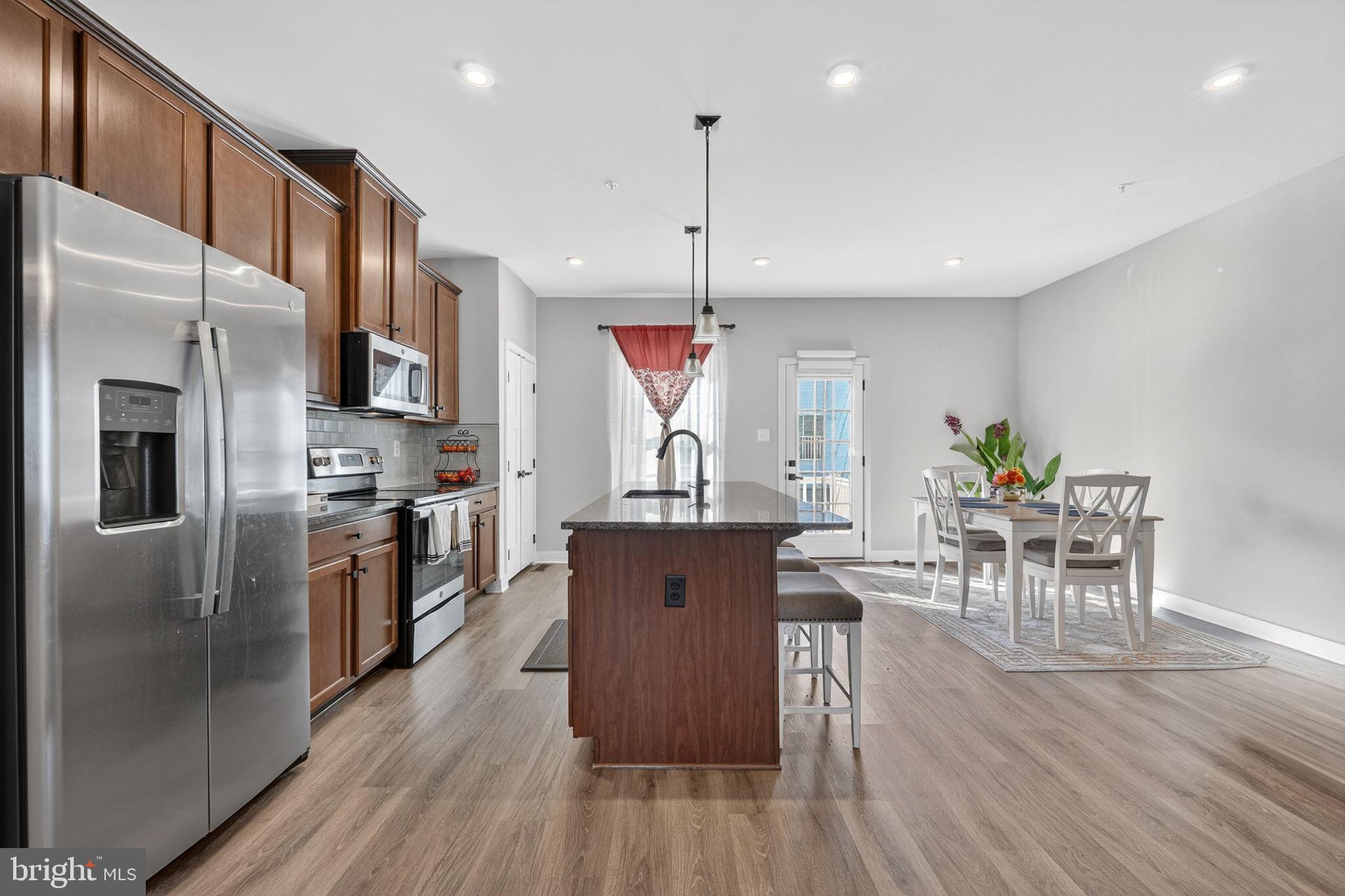 MONTGOMERY VILLAGE - Residential Lease