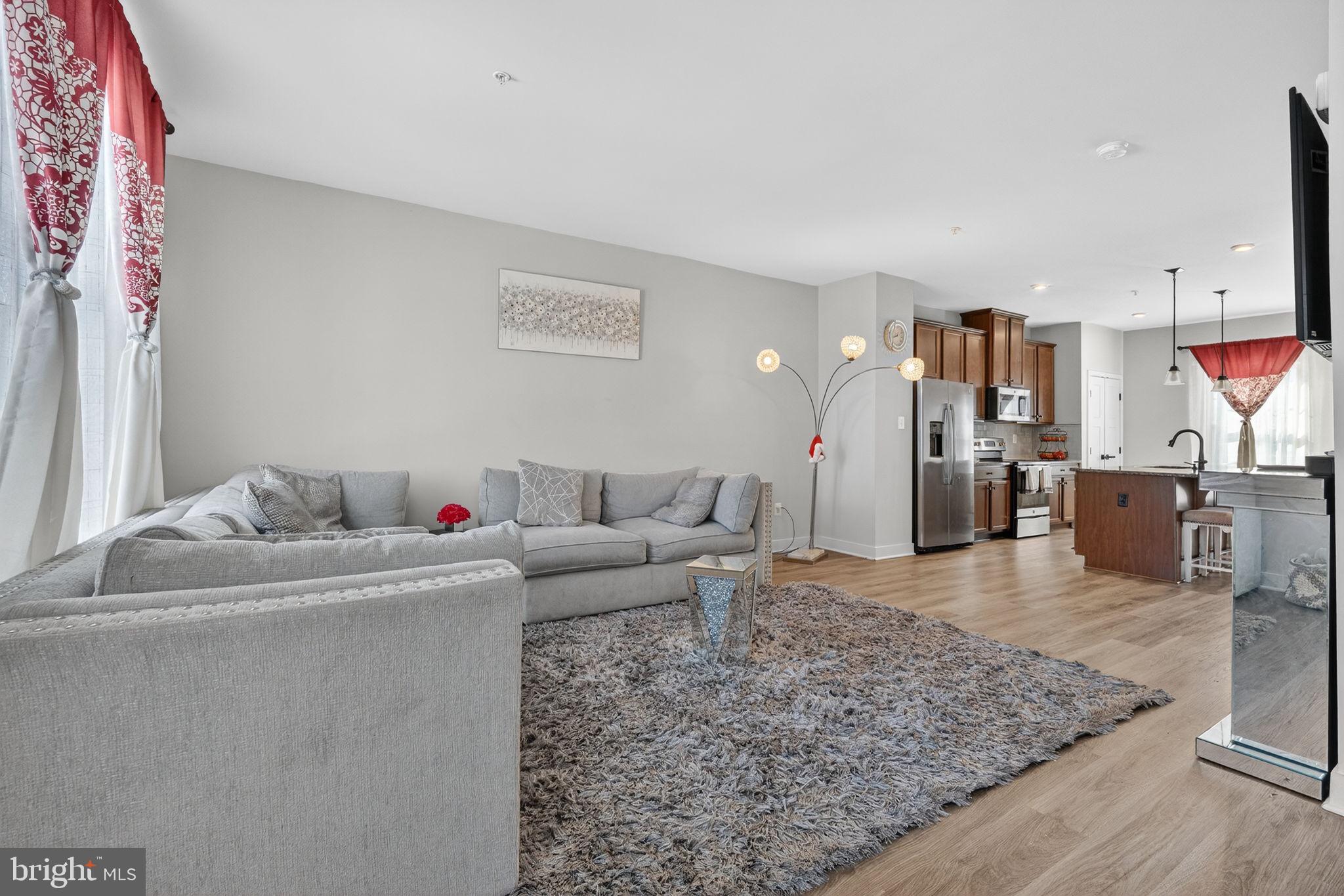 MONTGOMERY VILLAGE - Residential Lease