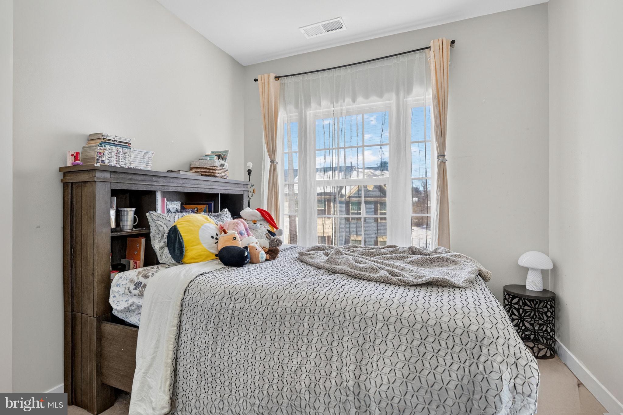 MONTGOMERY VILLAGE - Residential Lease