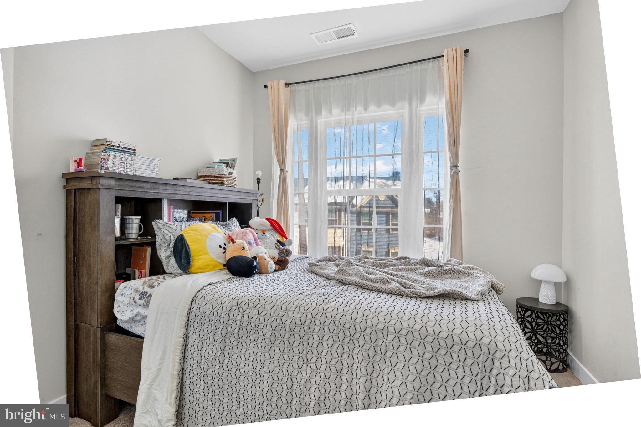 MONTGOMERY VILLAGE - Residential Lease