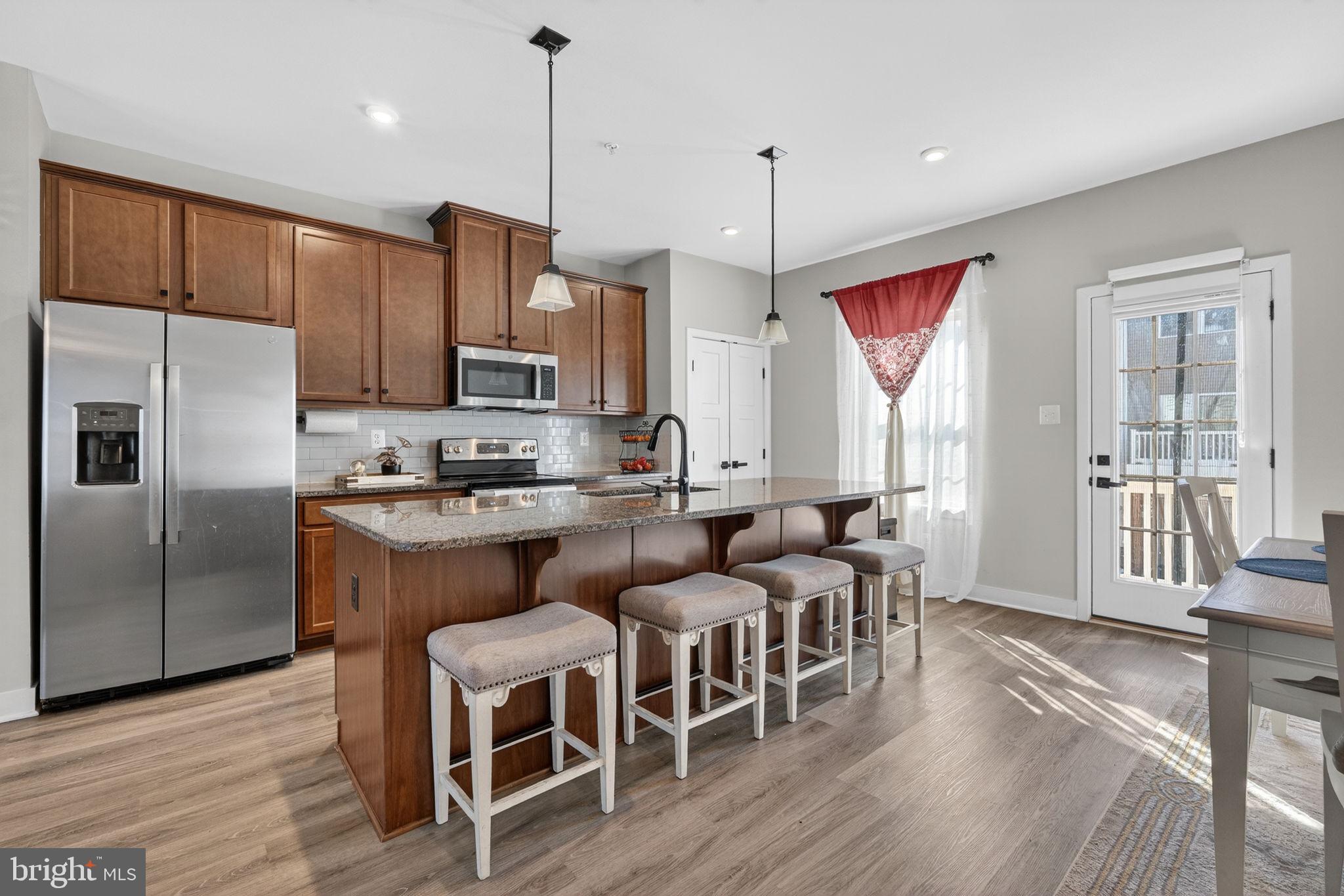 MONTGOMERY VILLAGE - Residential Lease