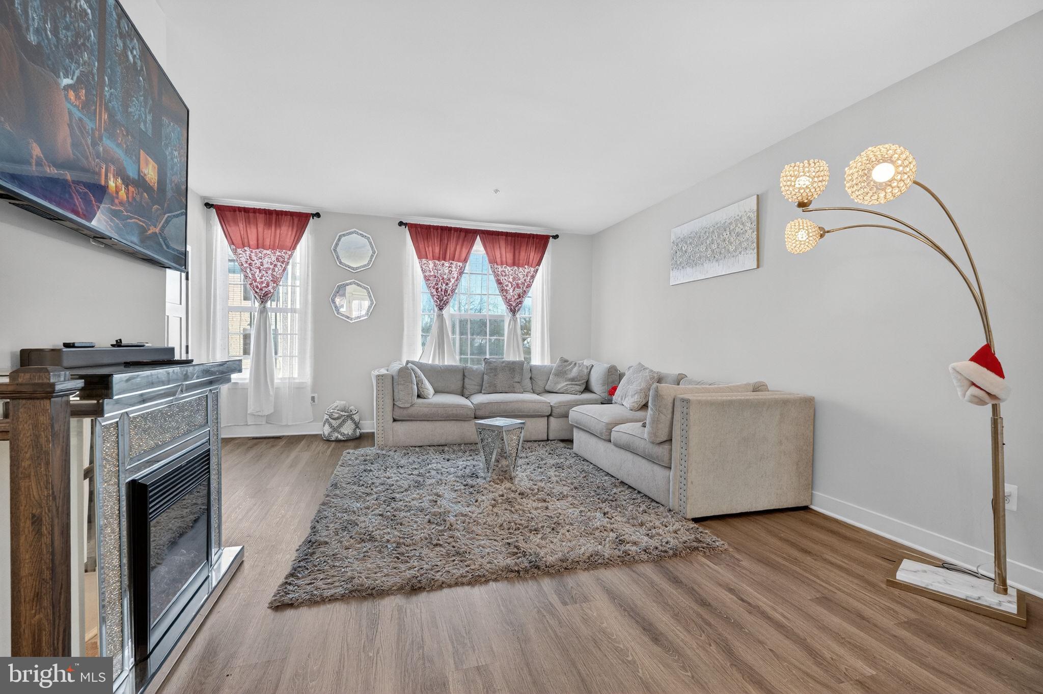 MONTGOMERY VILLAGE - Residential Lease