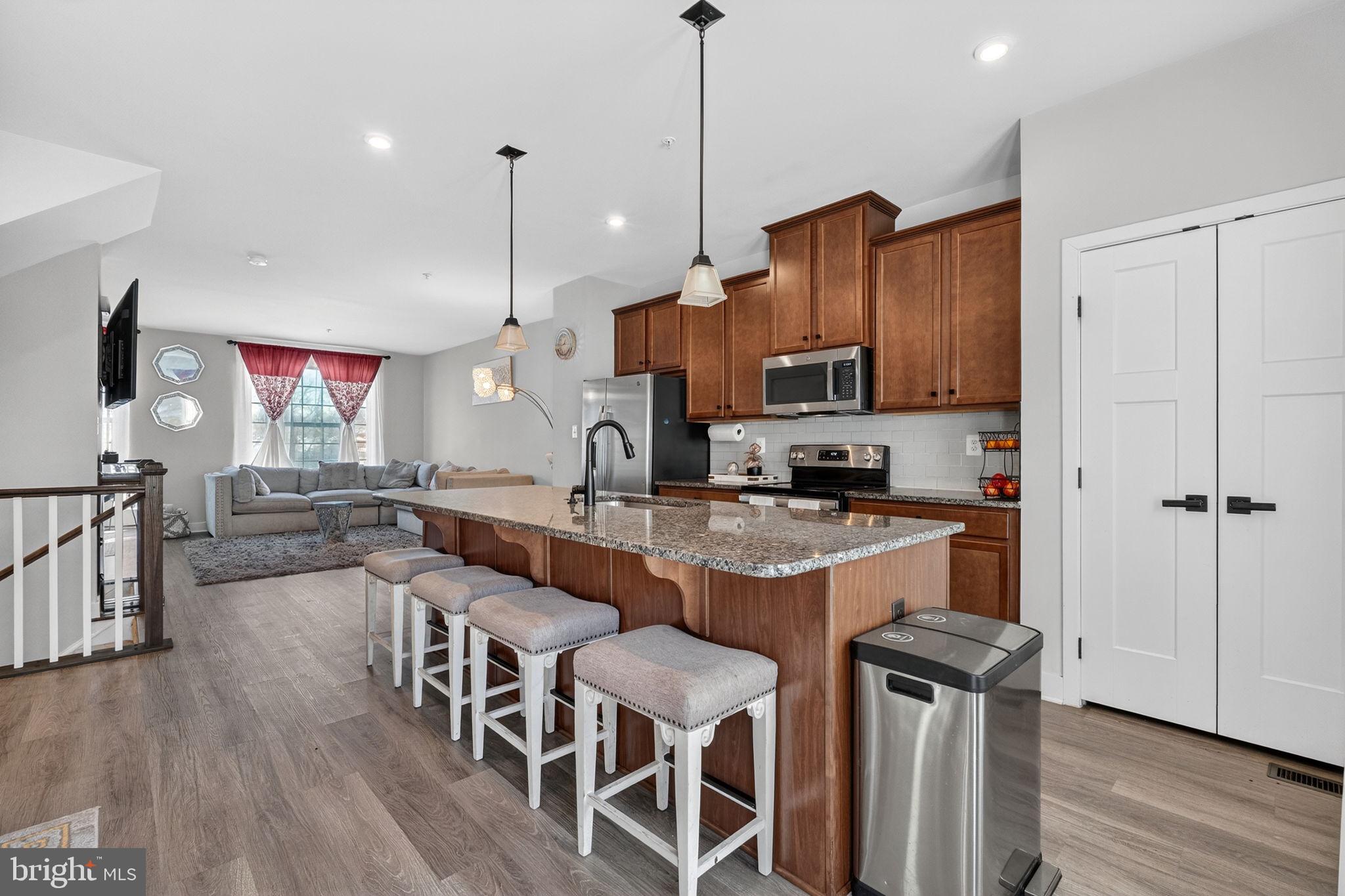 MONTGOMERY VILLAGE - Residential Lease