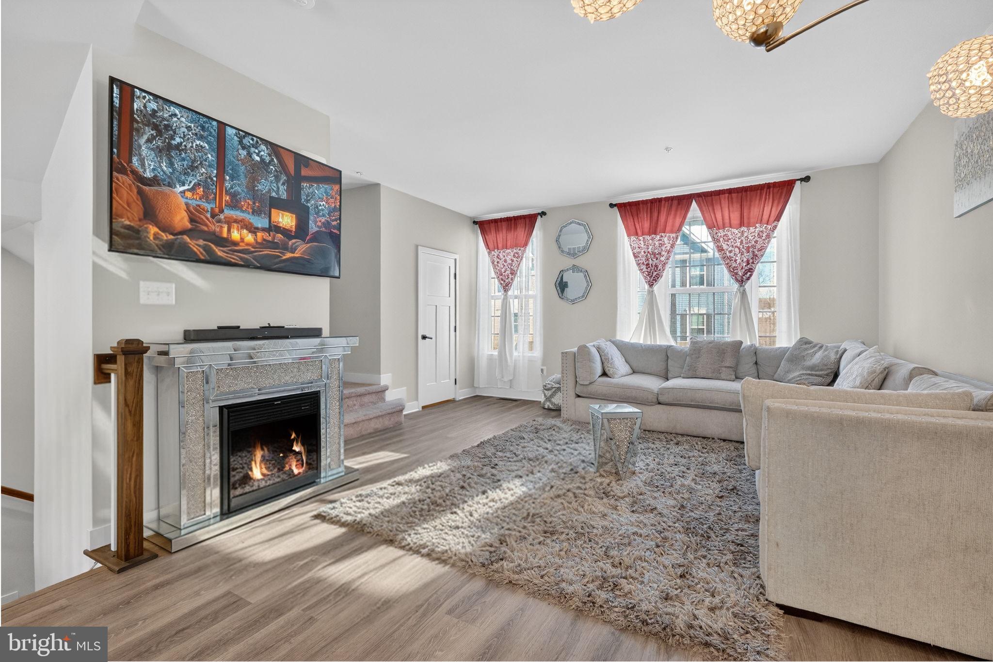 MONTGOMERY VILLAGE - Residential Lease