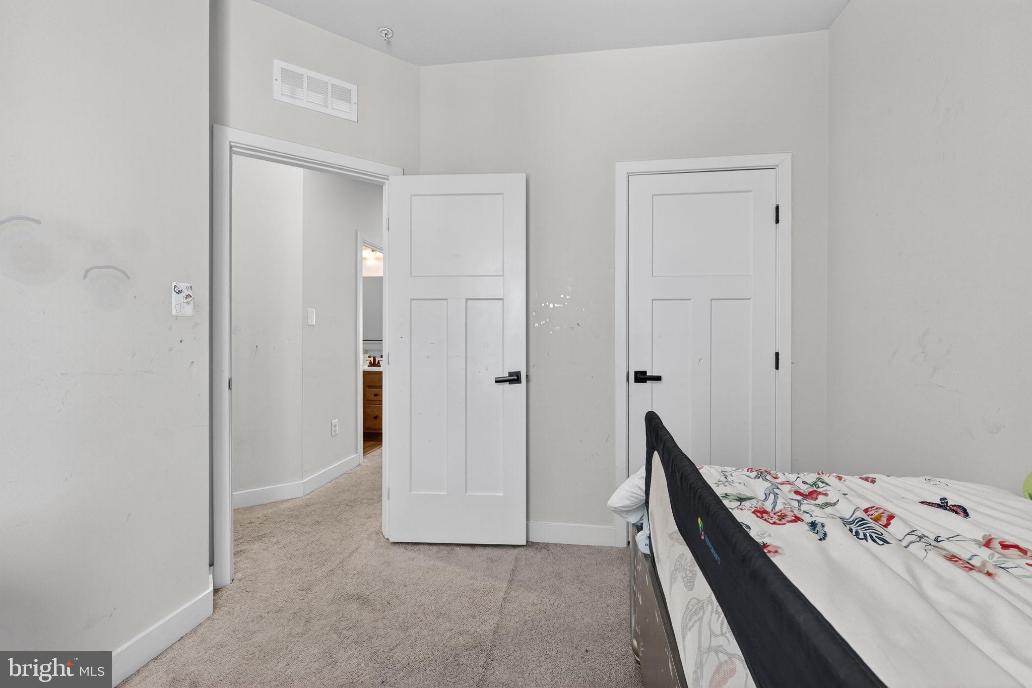 MONTGOMERY VILLAGE - Residential Lease