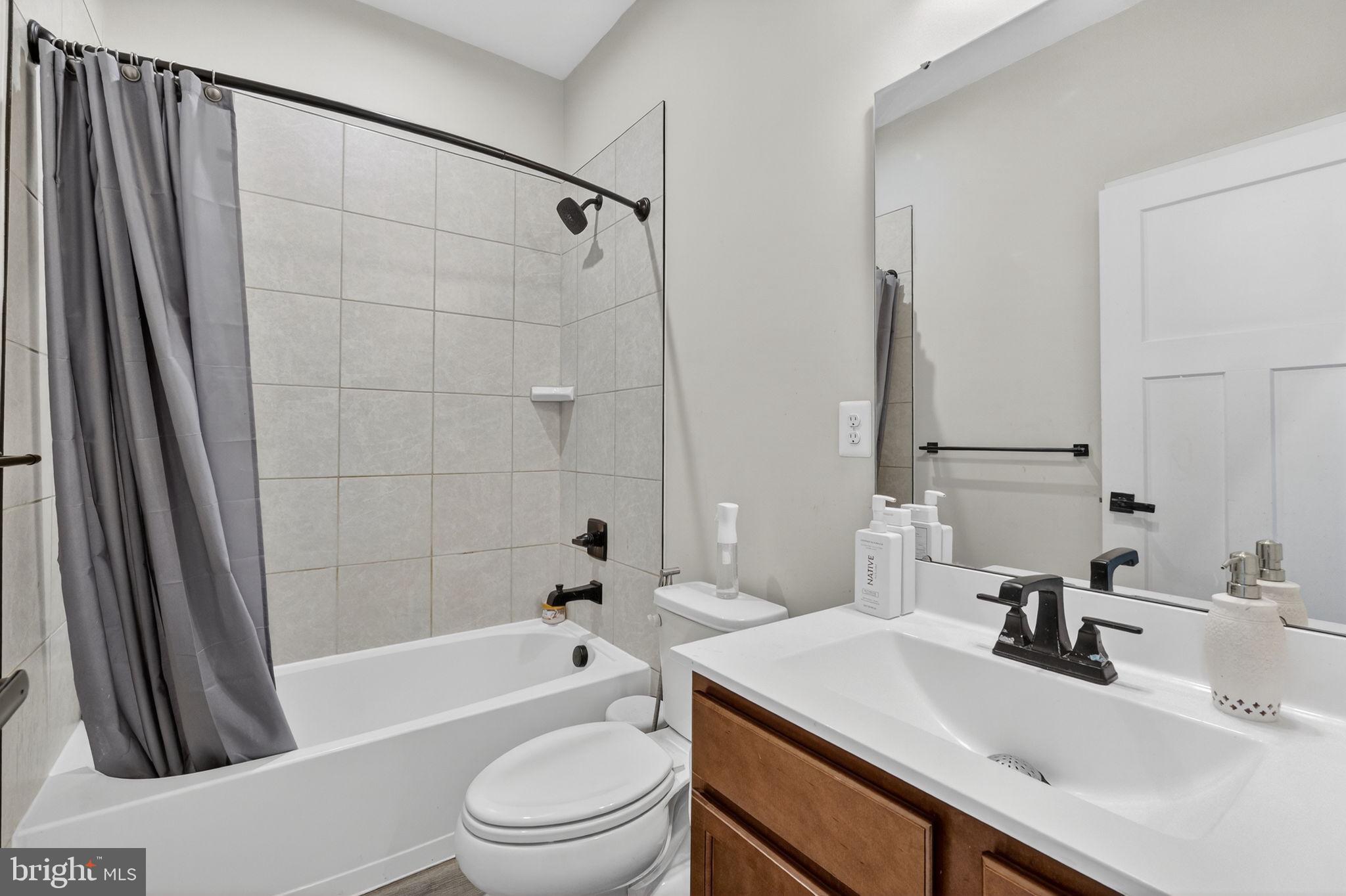 MONTGOMERY VILLAGE - Residential Lease