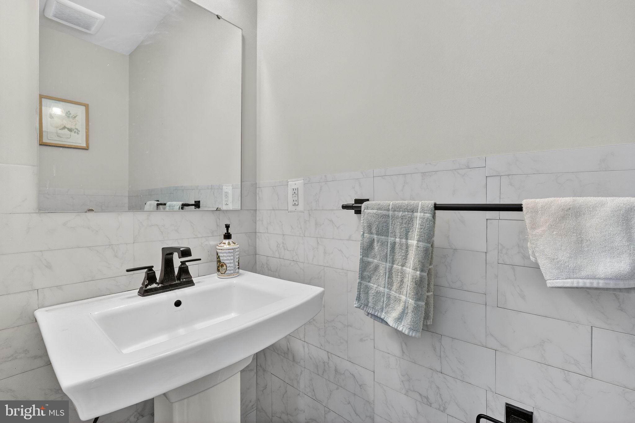 MONTGOMERY VILLAGE - Residential Lease