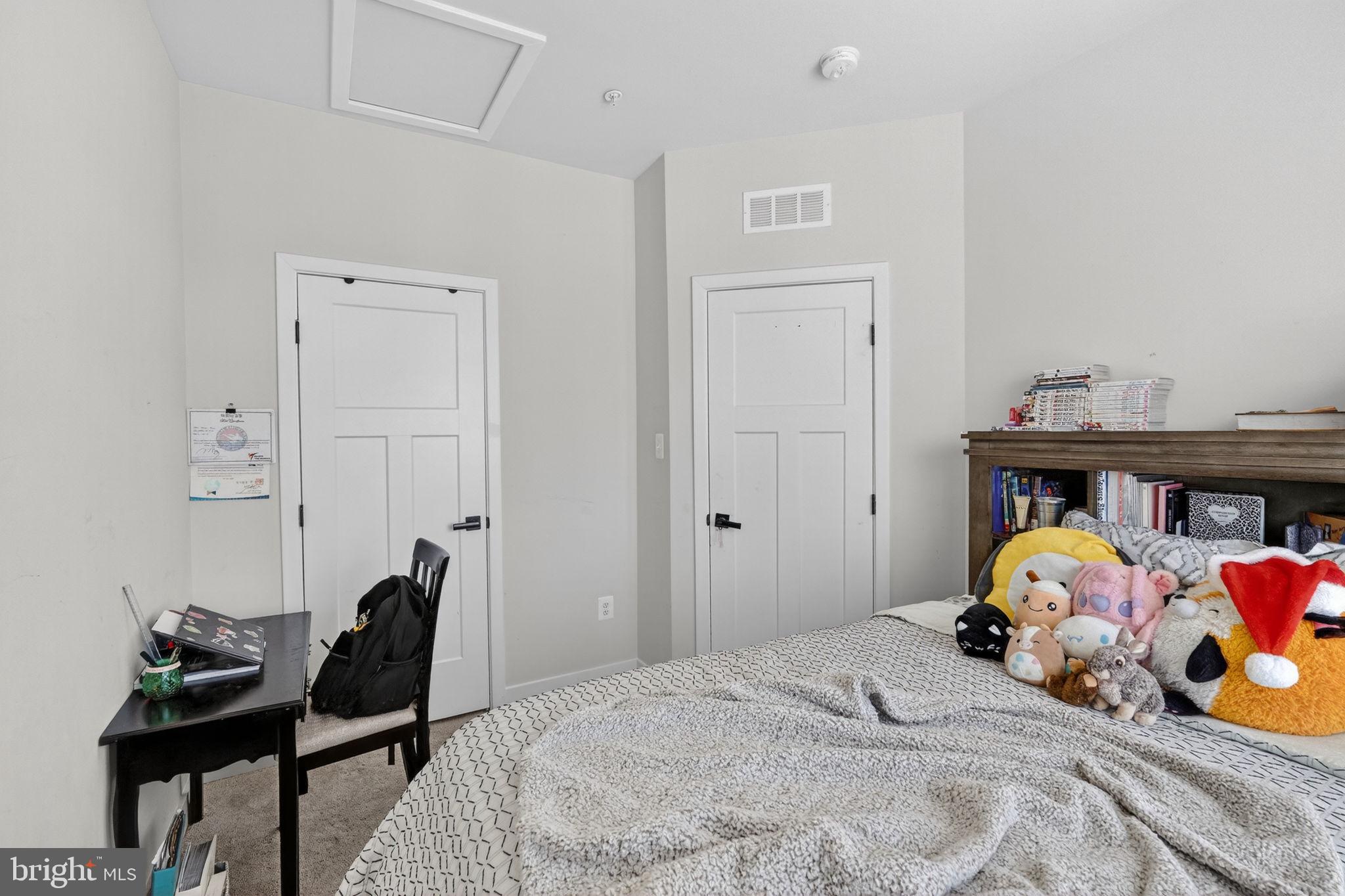 MONTGOMERY VILLAGE - Residential Lease
