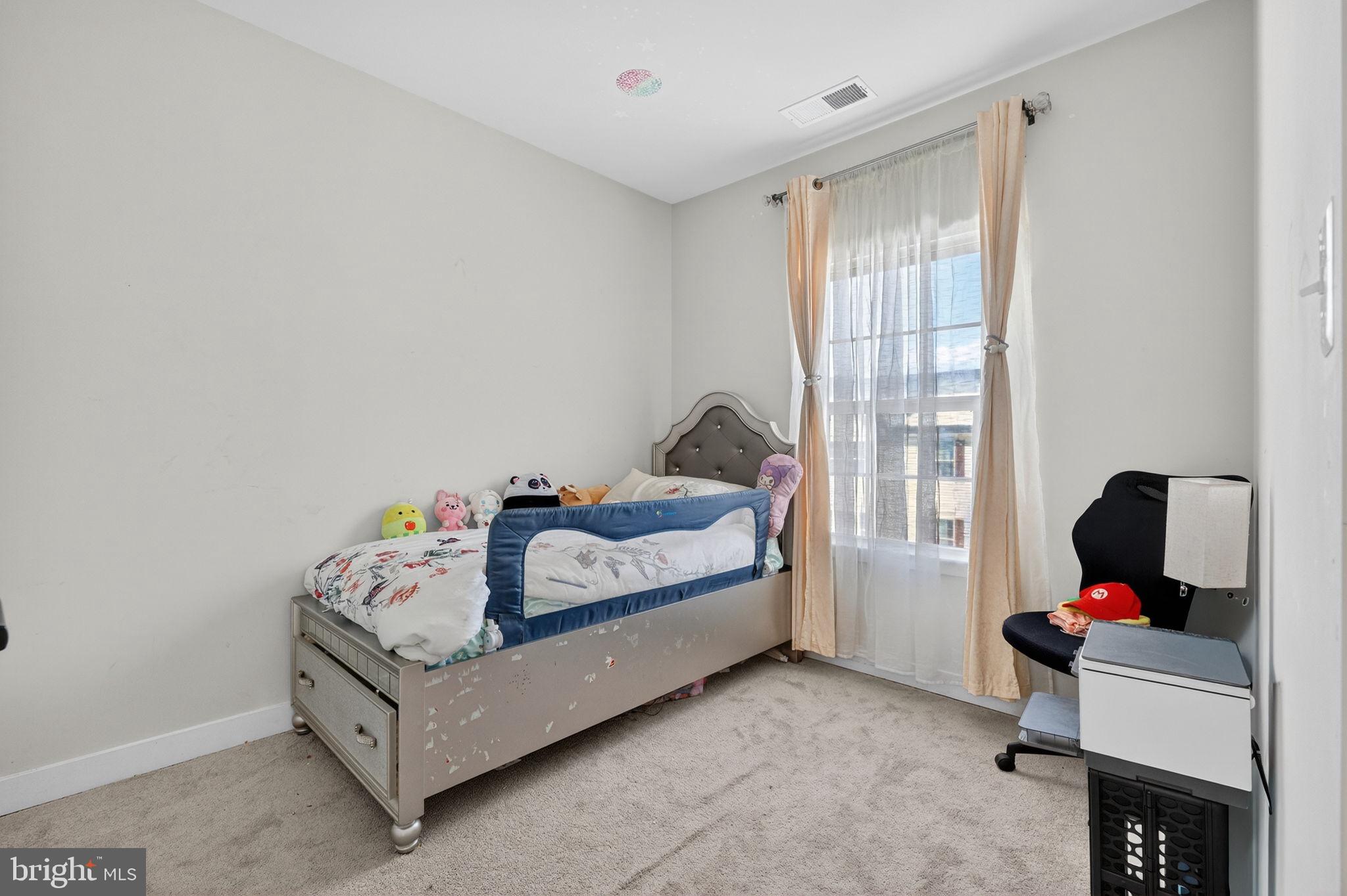 MONTGOMERY VILLAGE - Residential Lease