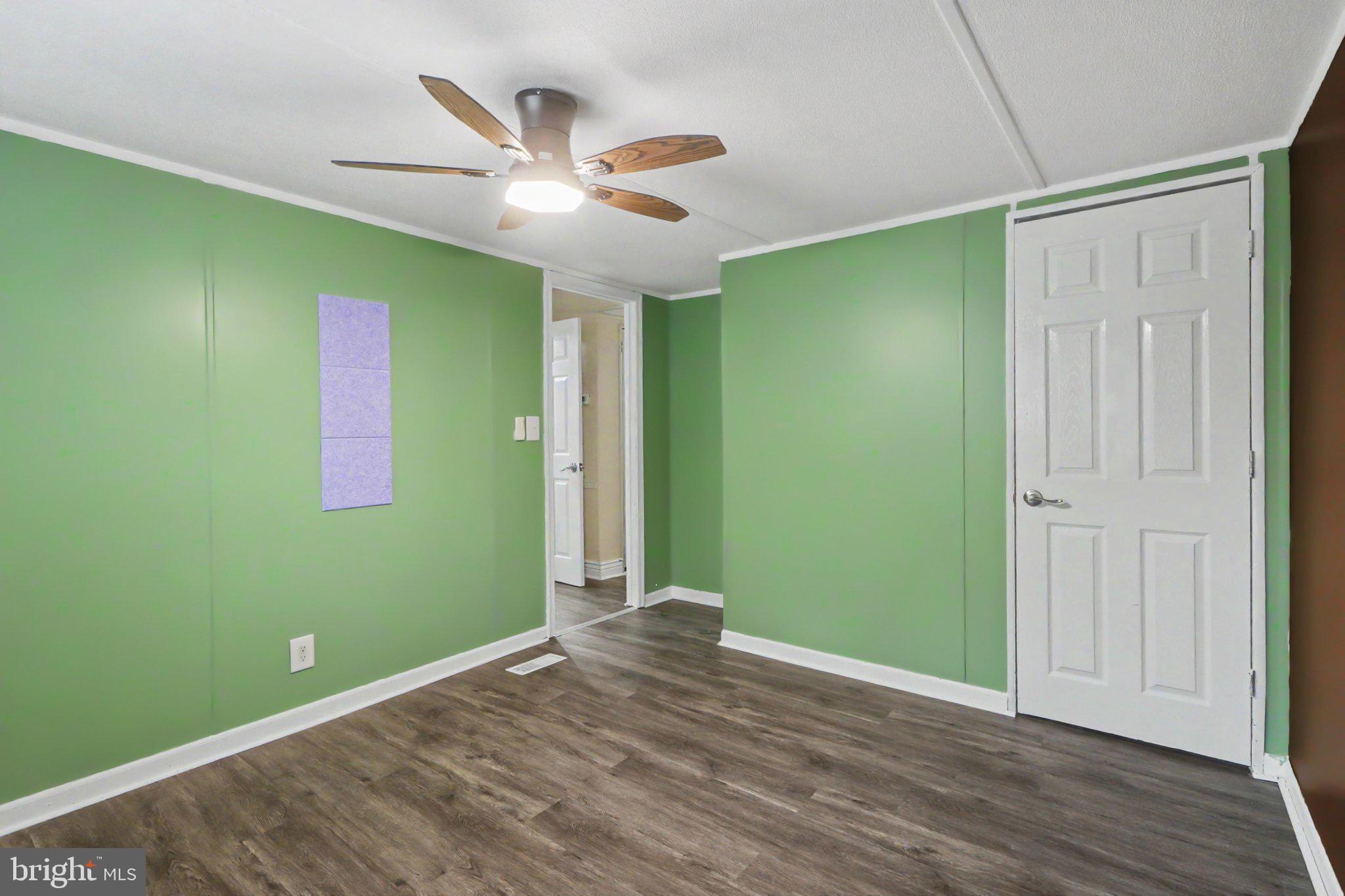 COUNTRY MANOR WEST - Residential