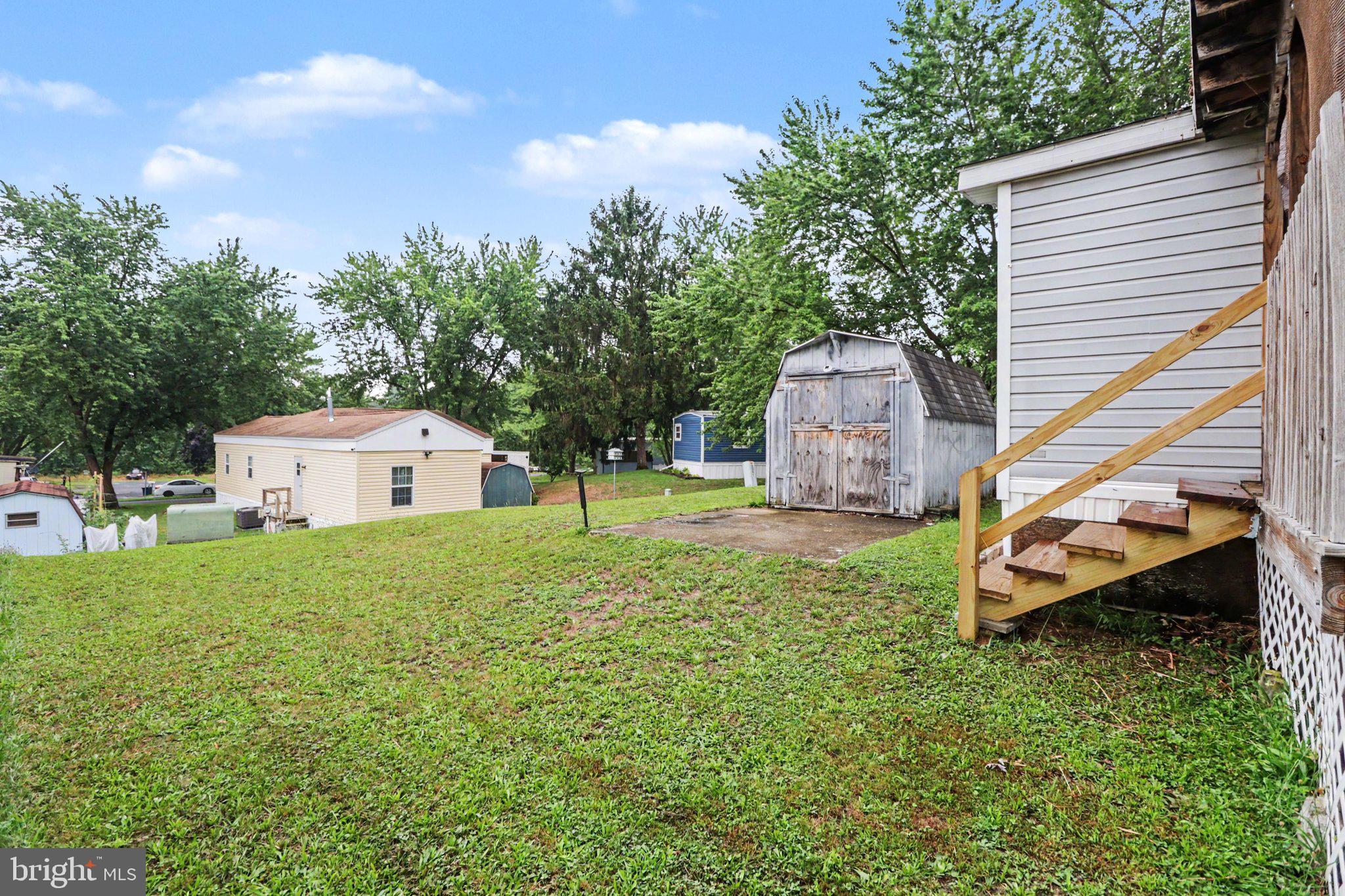 COUNTRY MANOR WEST - Residential