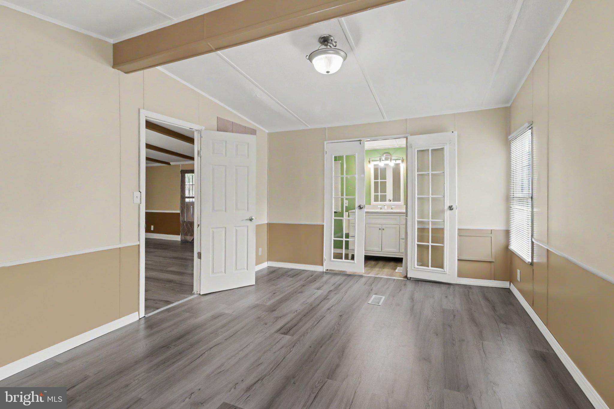 COUNTRY MANOR WEST - Residential