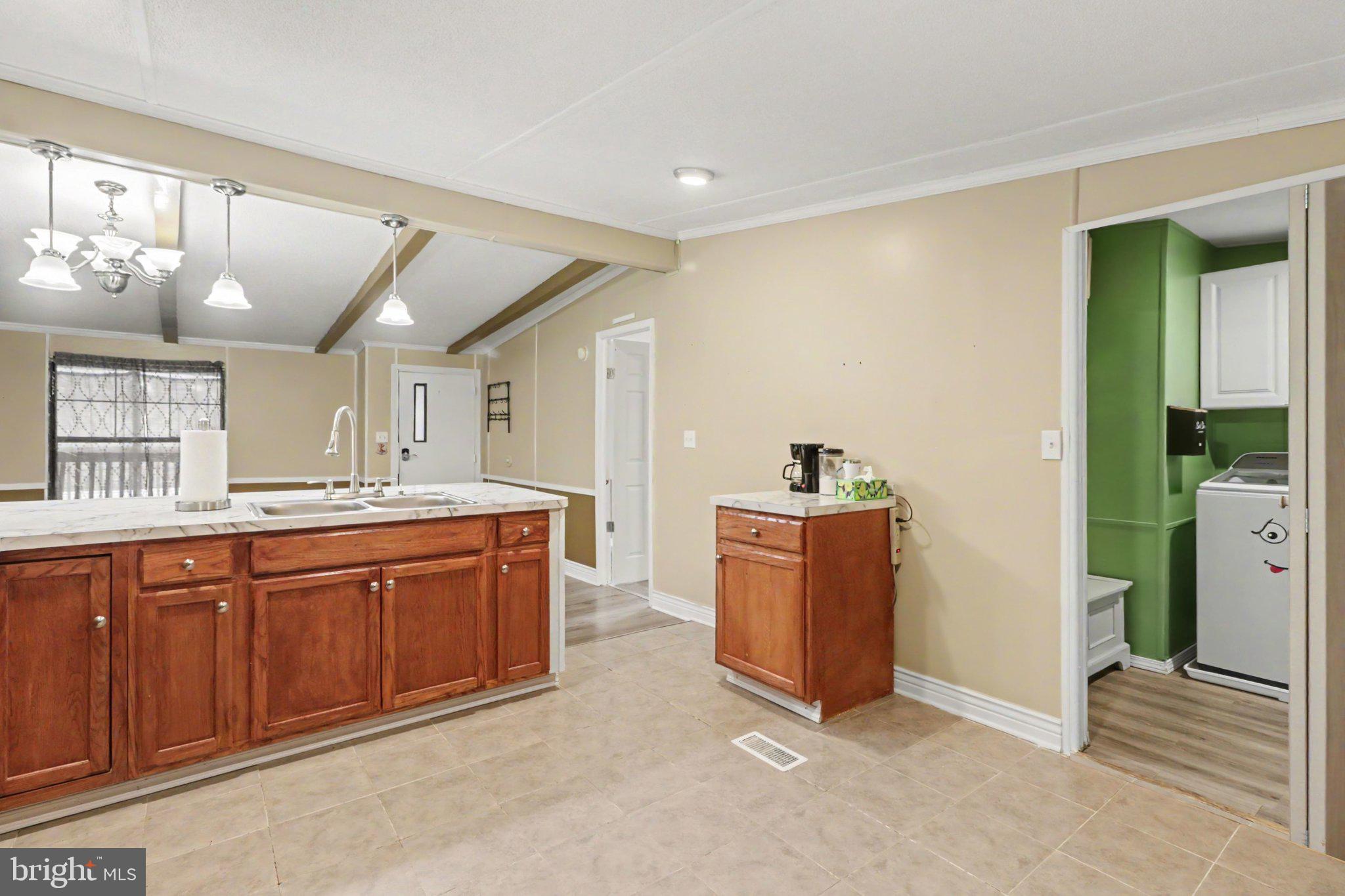 COUNTRY MANOR WEST - Residential