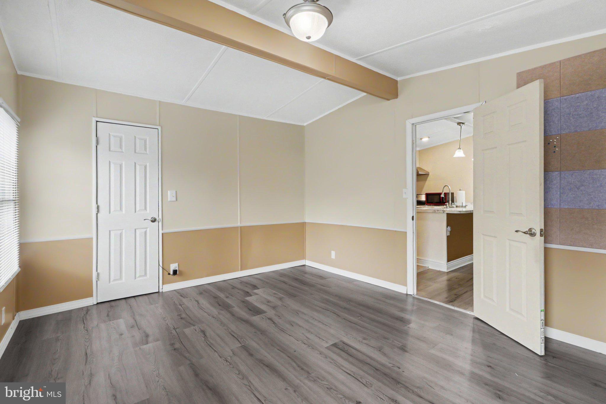 COUNTRY MANOR WEST - Residential
