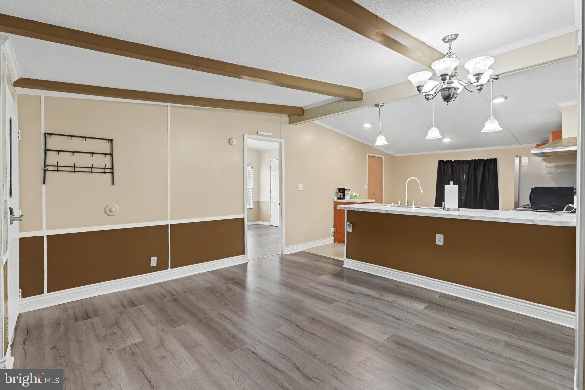 COUNTRY MANOR WEST - Residential