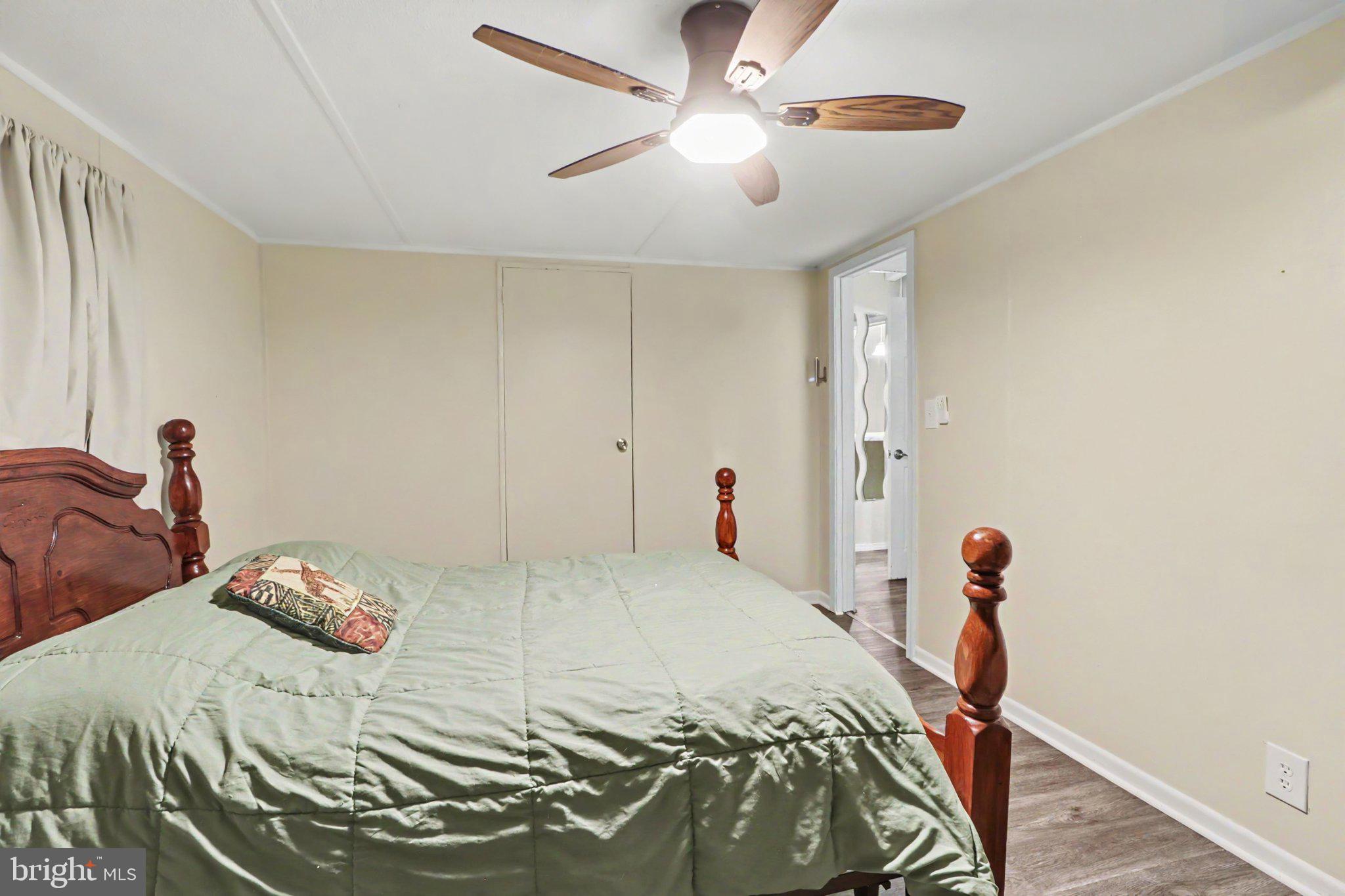 COUNTRY MANOR WEST - Residential