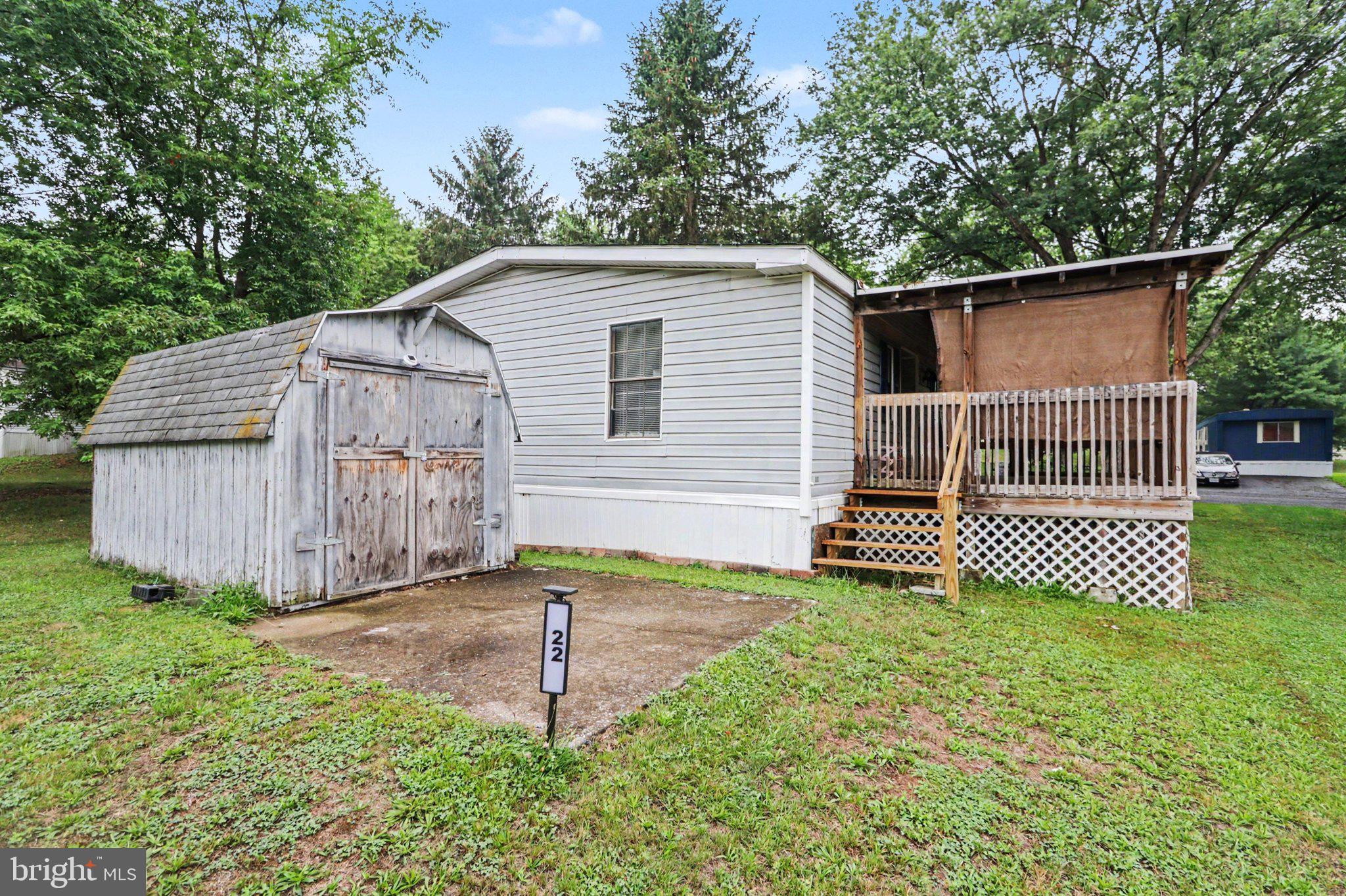 COUNTRY MANOR WEST - Residential