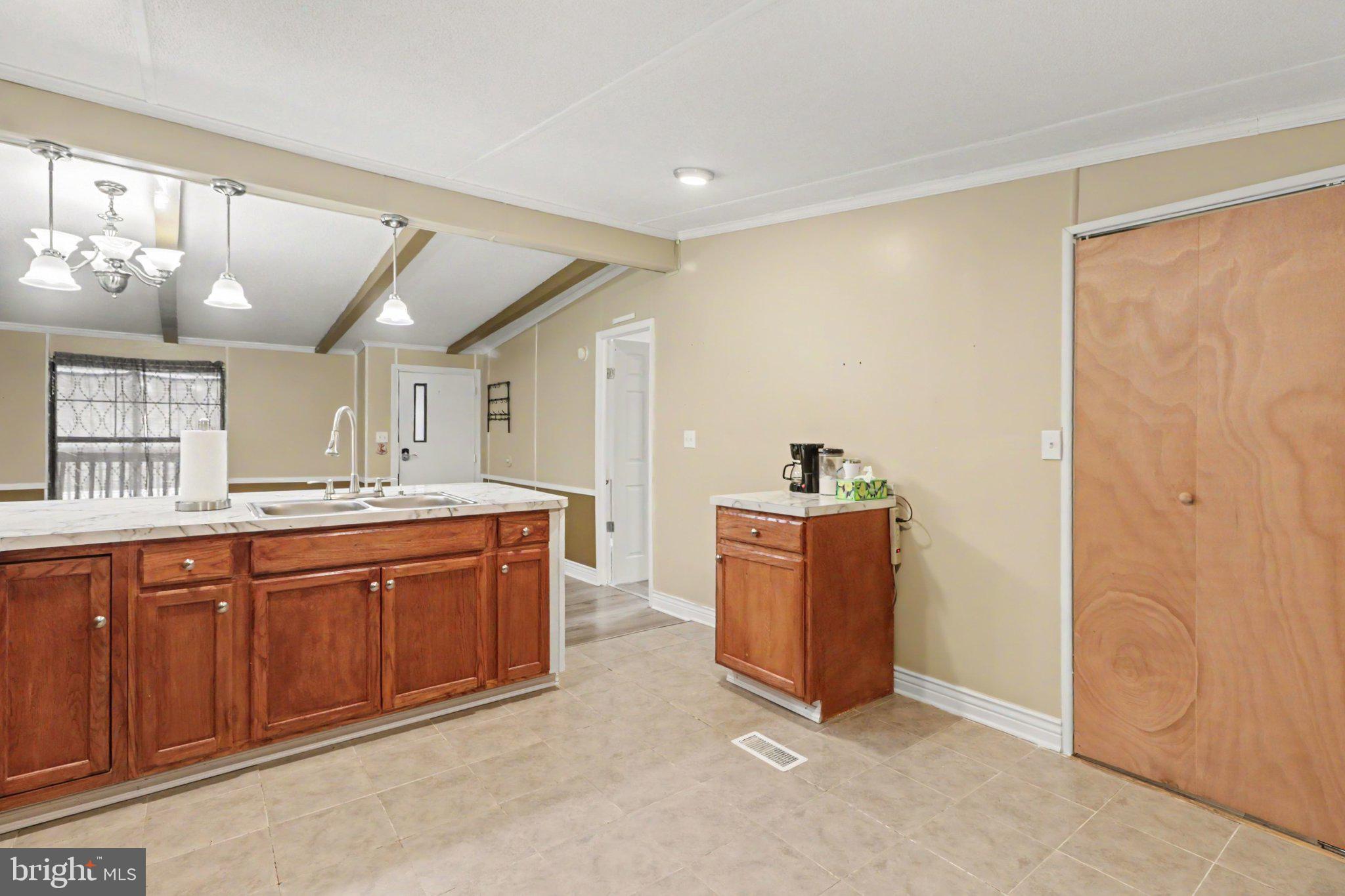 COUNTRY MANOR WEST - Residential