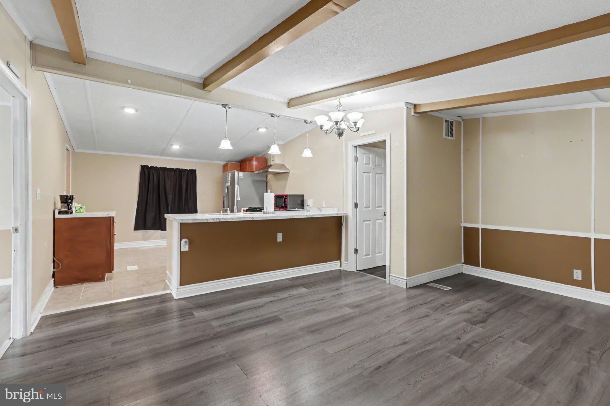 COUNTRY MANOR WEST - Residential
