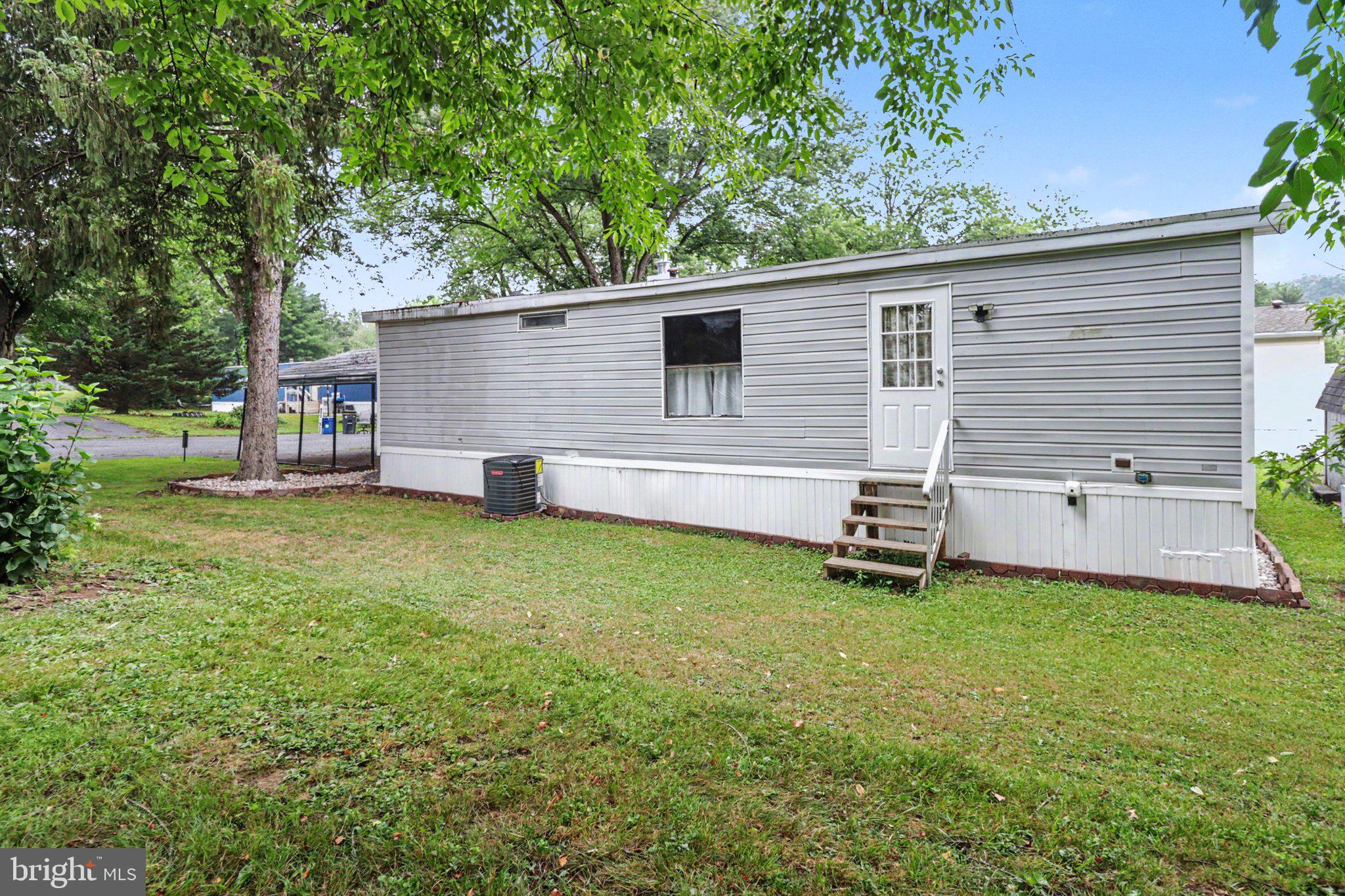 COUNTRY MANOR WEST - Residential