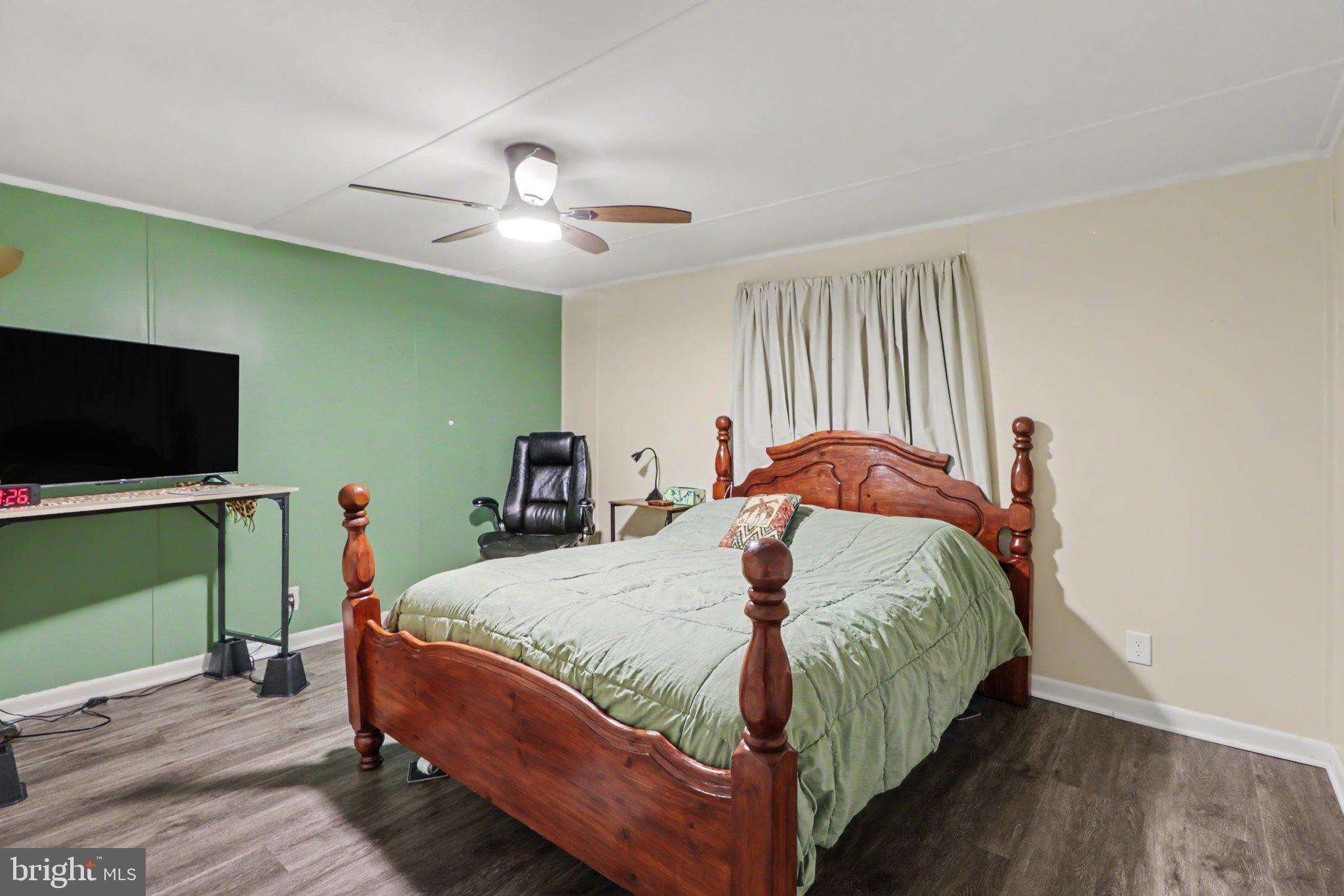 COUNTRY MANOR WEST - Residential