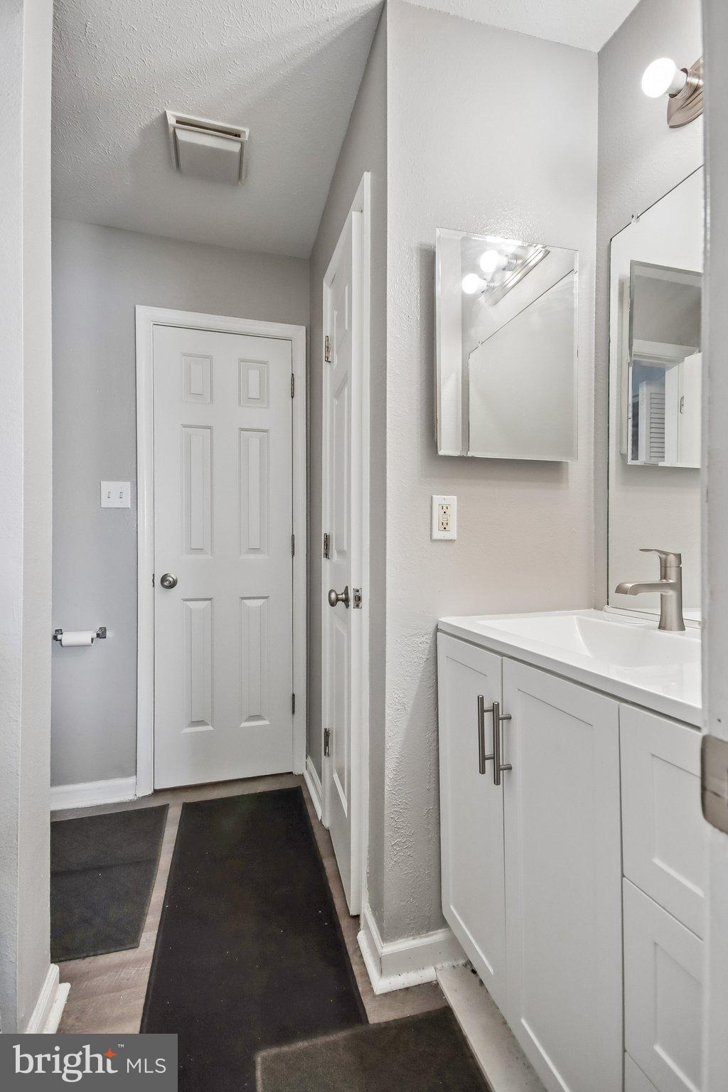 CEDAR LEE CONDOMINIUM - Residential