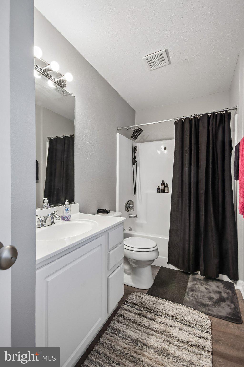 CEDAR LEE CONDOMINIUM - Residential