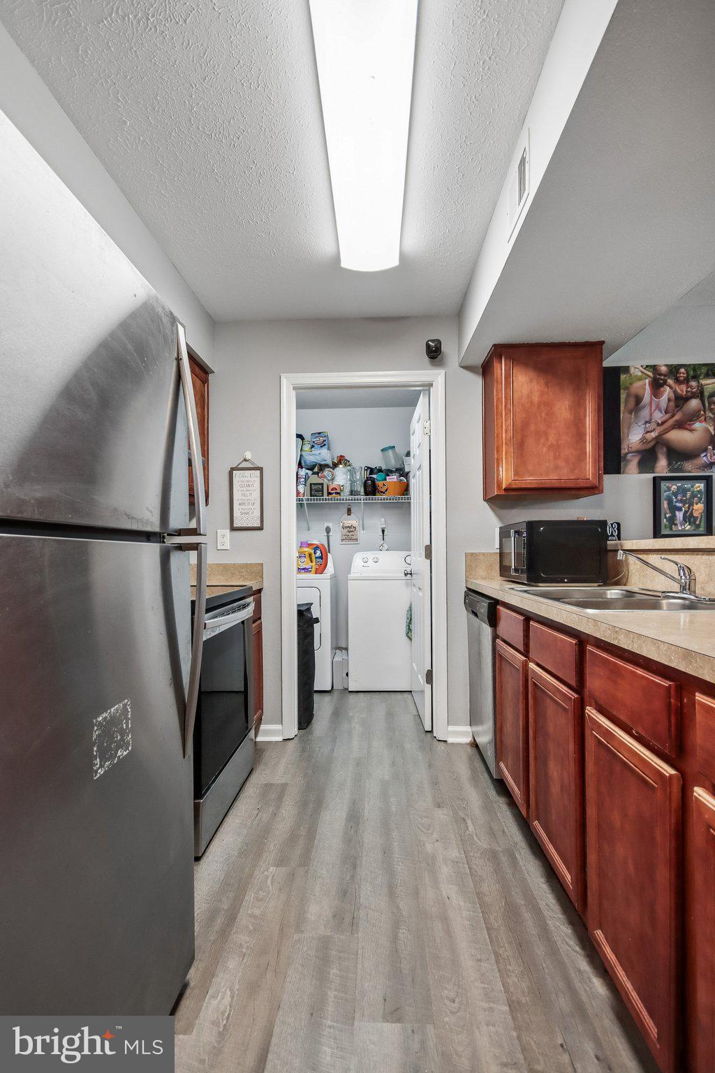 CEDAR LEE CONDOMINIUM - Residential