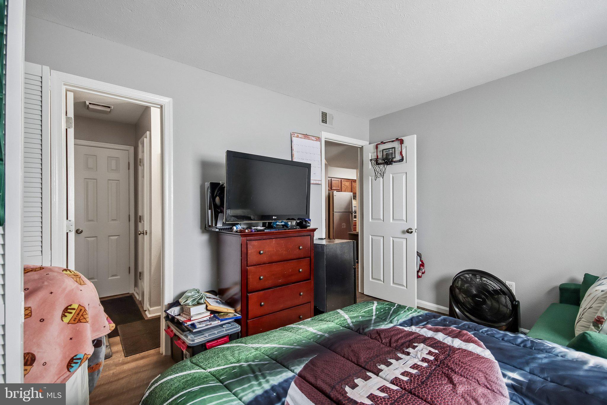 CEDAR LEE CONDOMINIUM - Residential