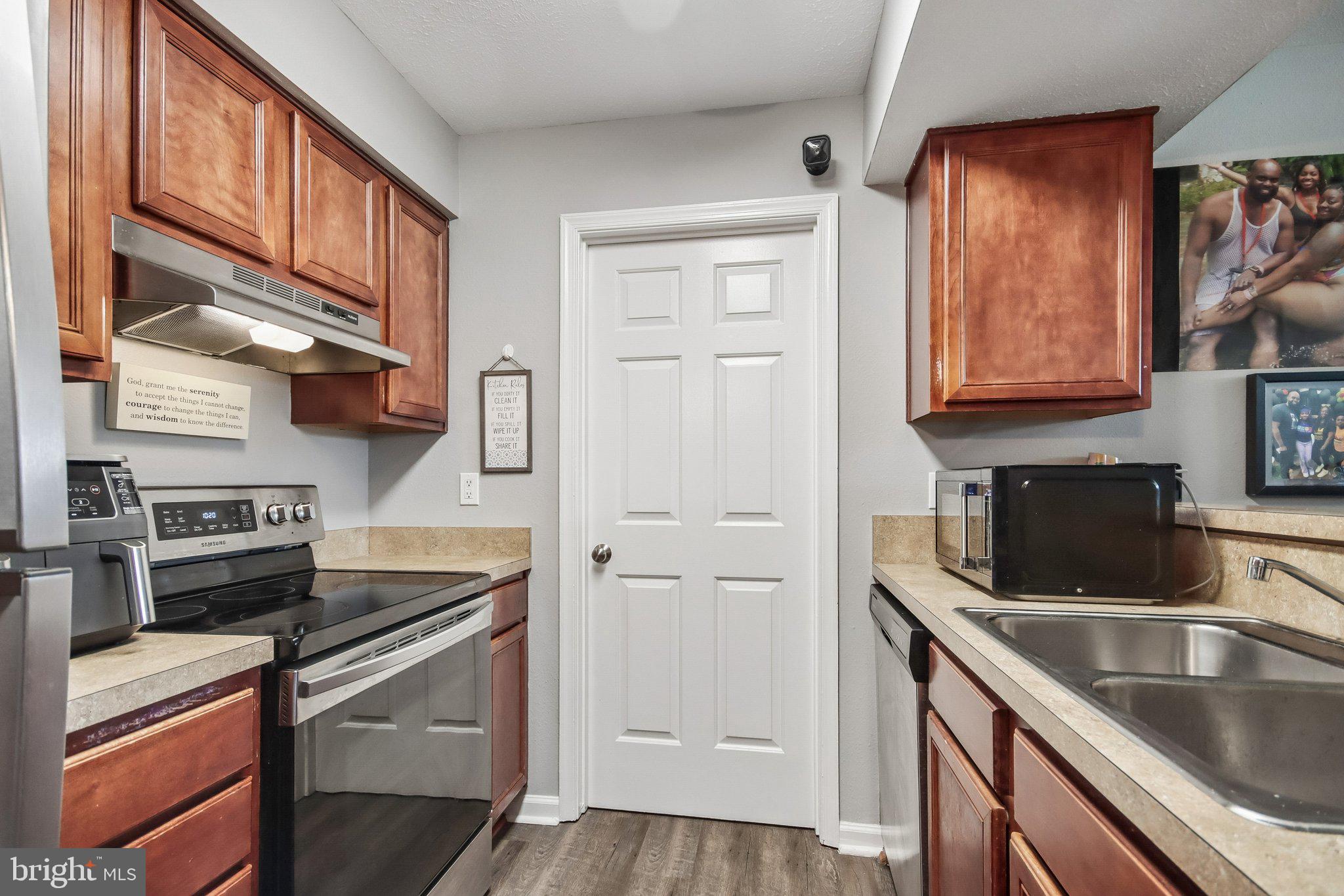 CEDAR LEE CONDOMINIUM - Residential