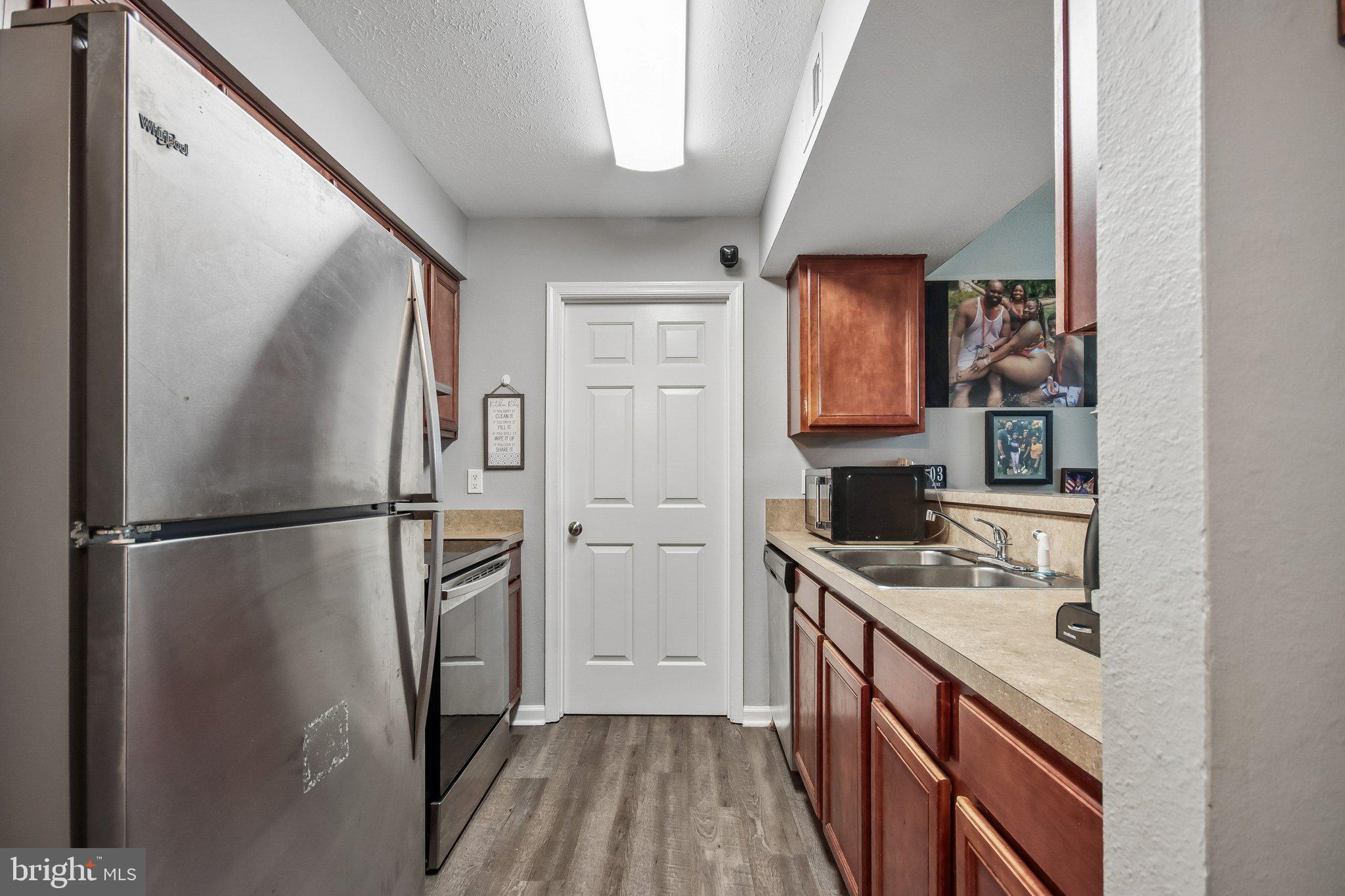 CEDAR LEE CONDOMINIUM - Residential