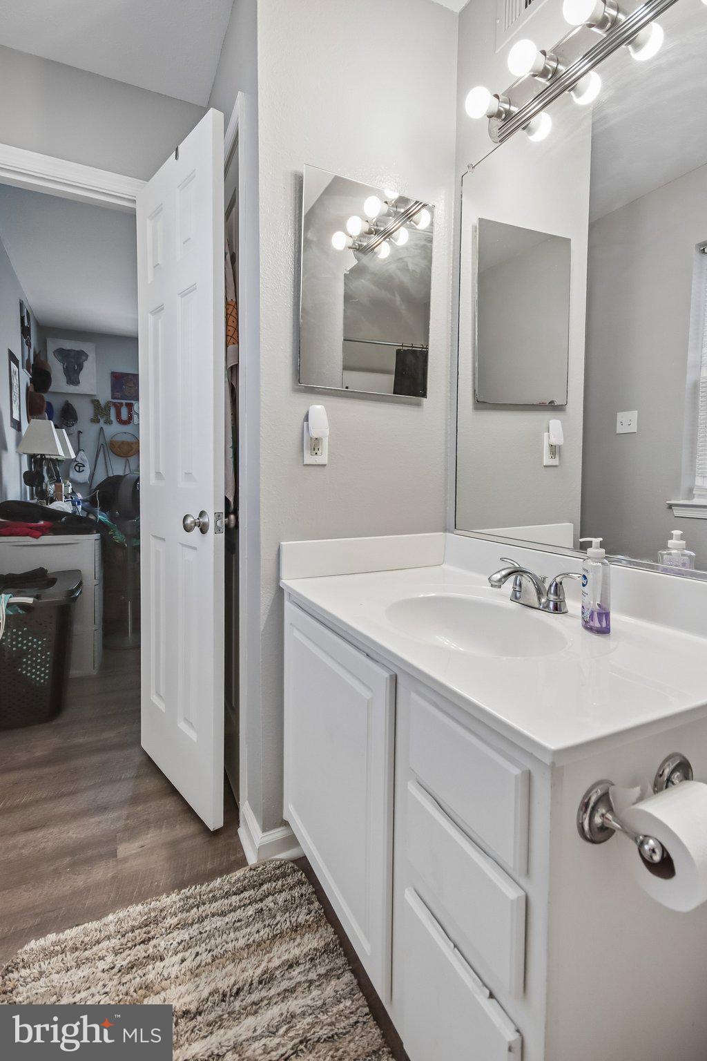 CEDAR LEE CONDOMINIUM - Residential