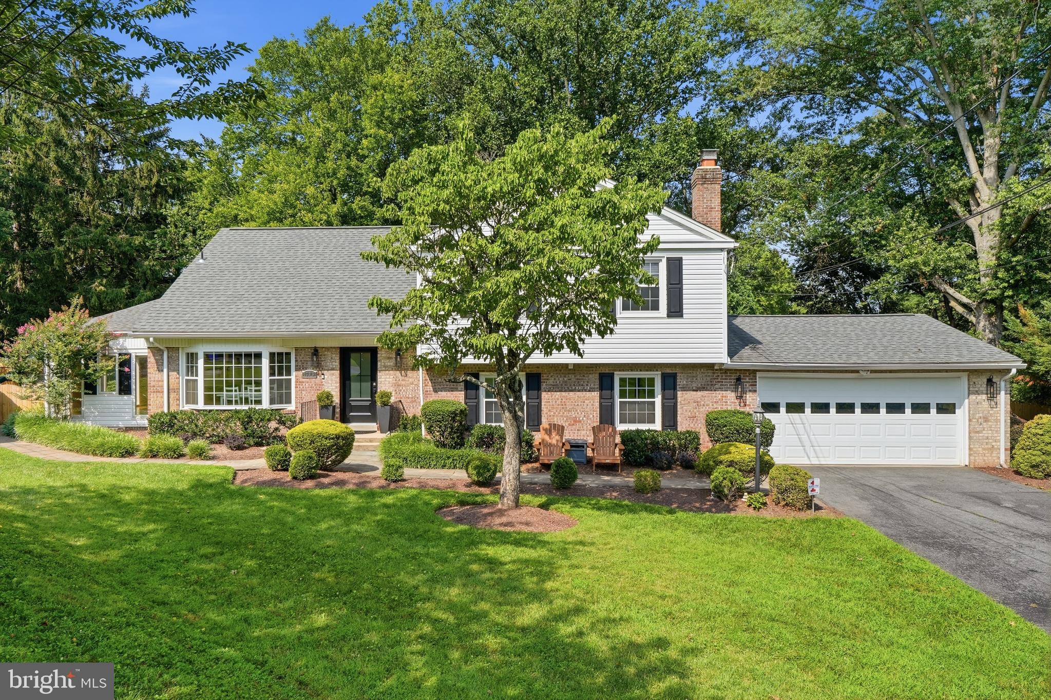 SHERWOOD FOREST MANOR - Residential