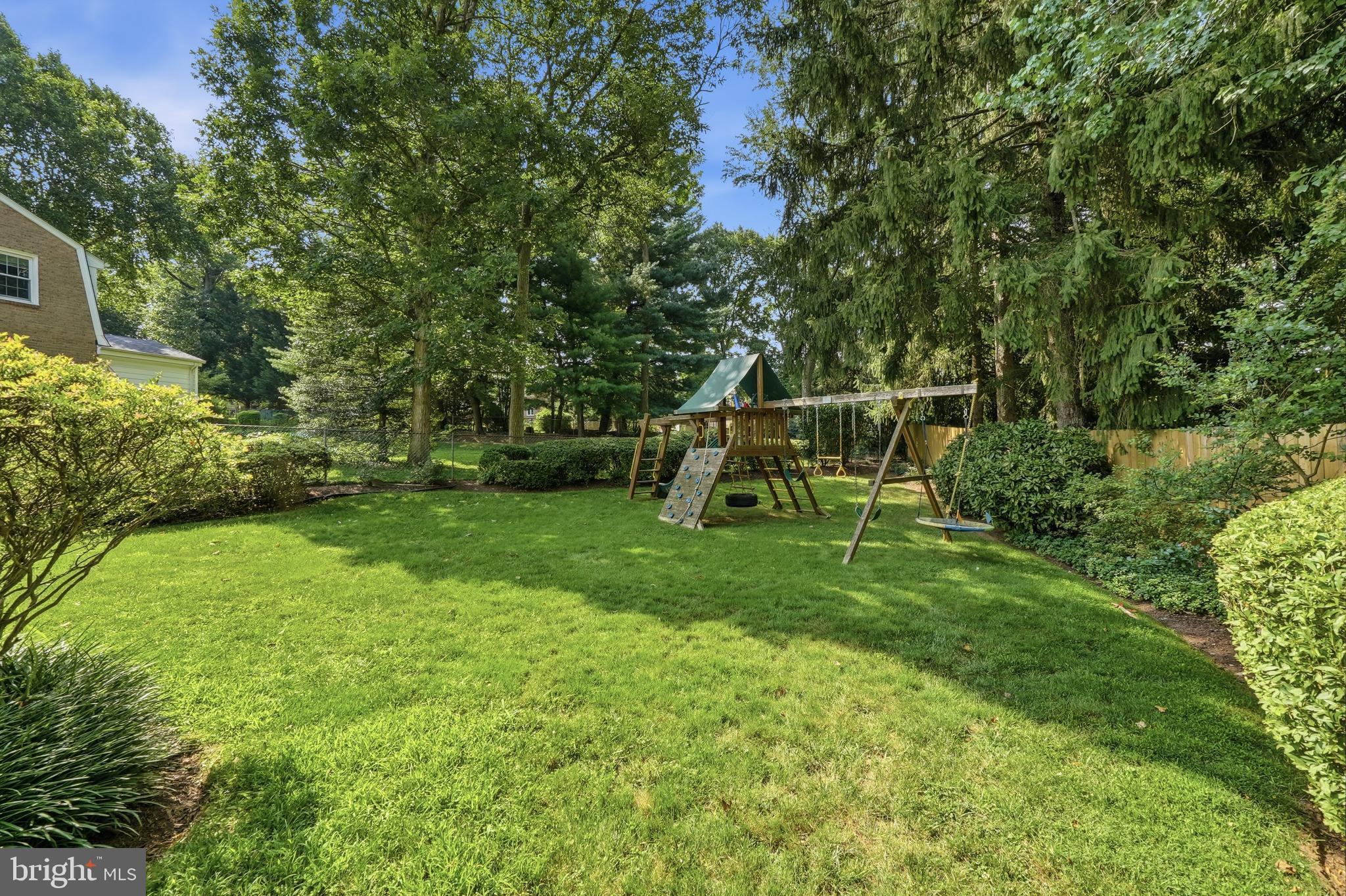 SHERWOOD FOREST MANOR - Residential