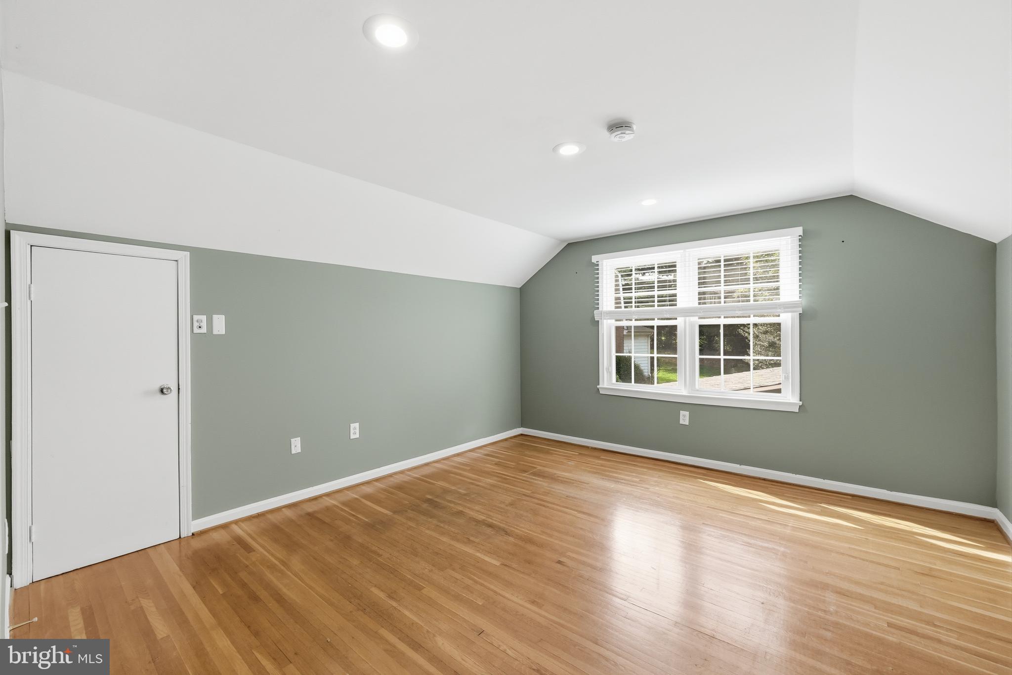 SHERWOOD FOREST MANOR - Residential