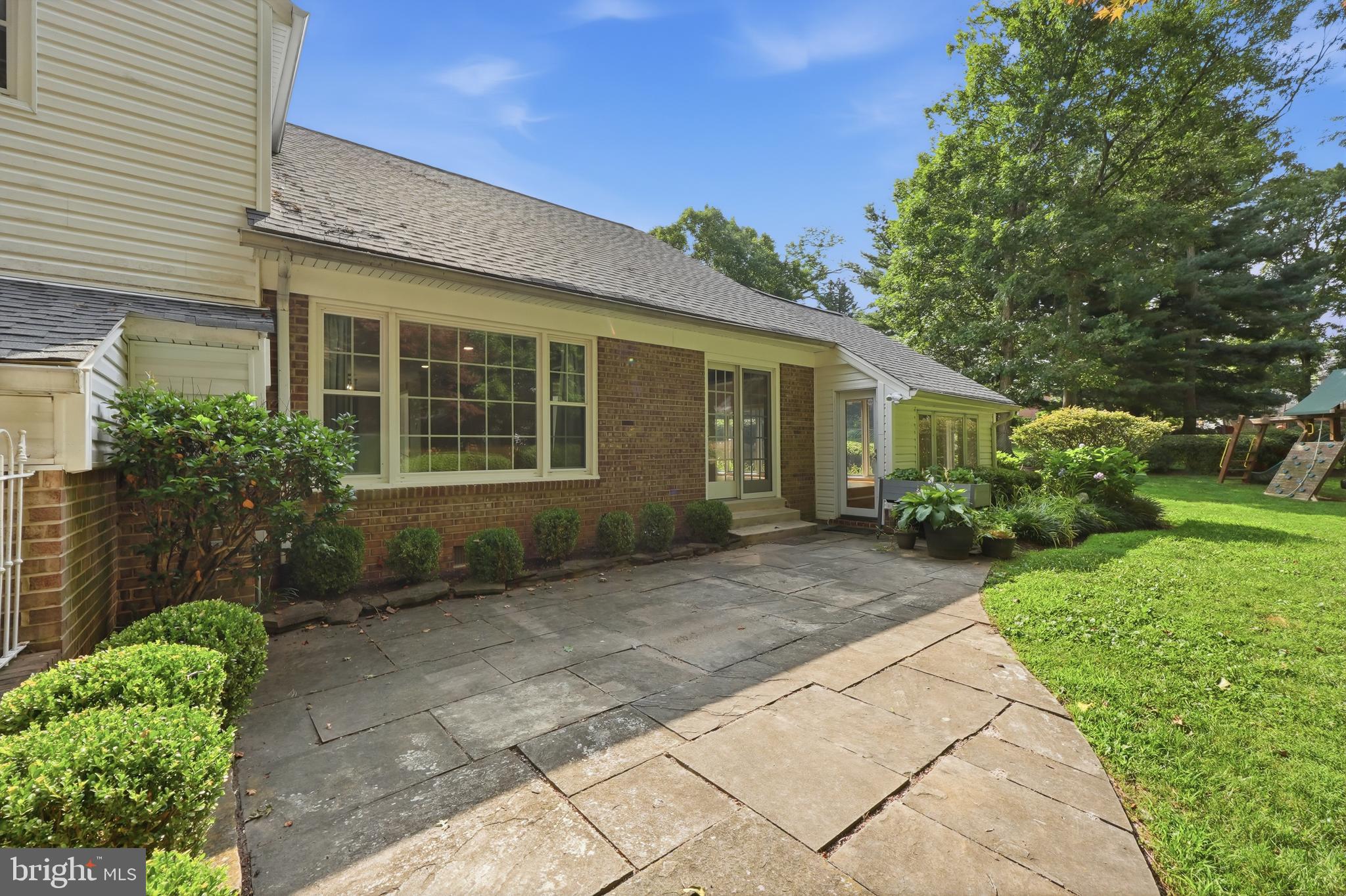 SHERWOOD FOREST MANOR - Residential