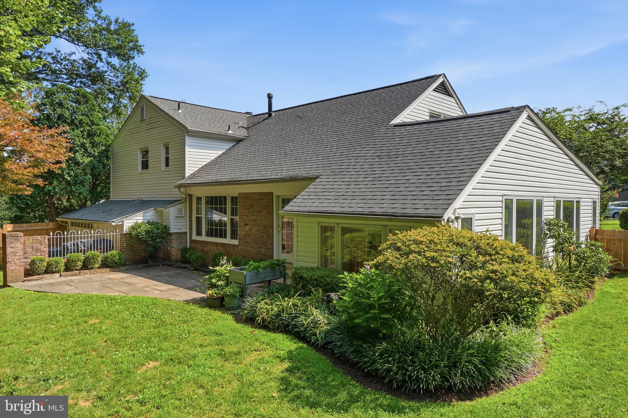 SHERWOOD FOREST MANOR - Residential