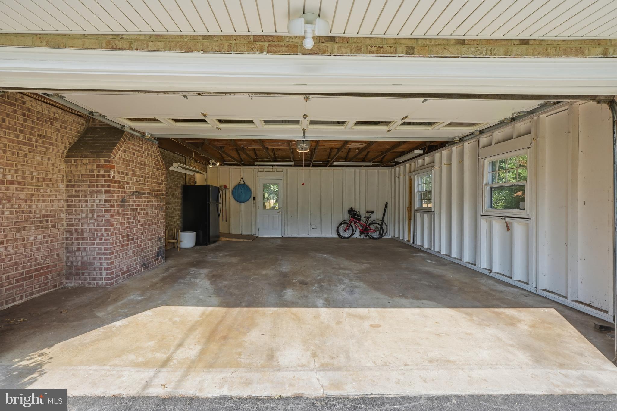 SHERWOOD FOREST MANOR - Residential
