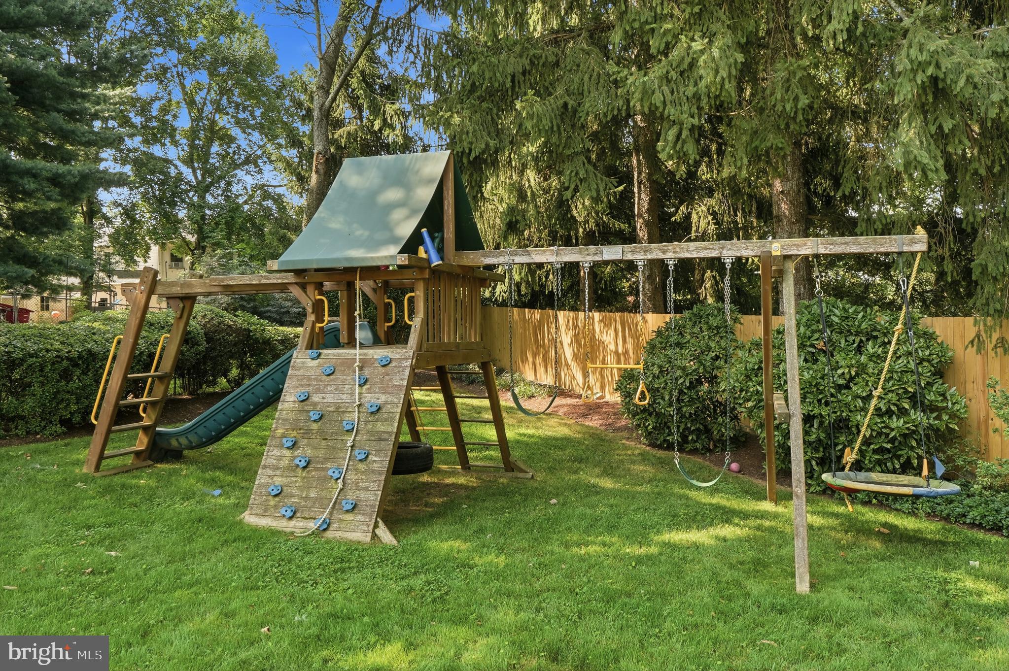 SHERWOOD FOREST MANOR - Residential