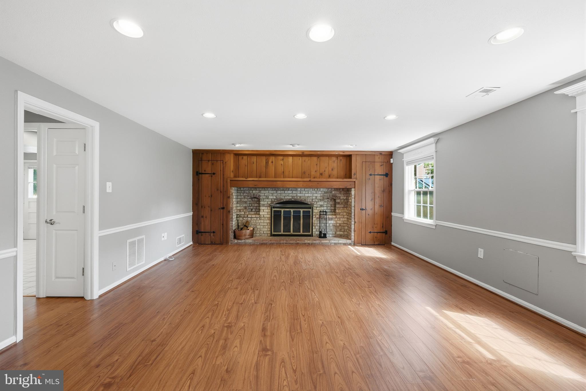 SHERWOOD FOREST MANOR - Residential